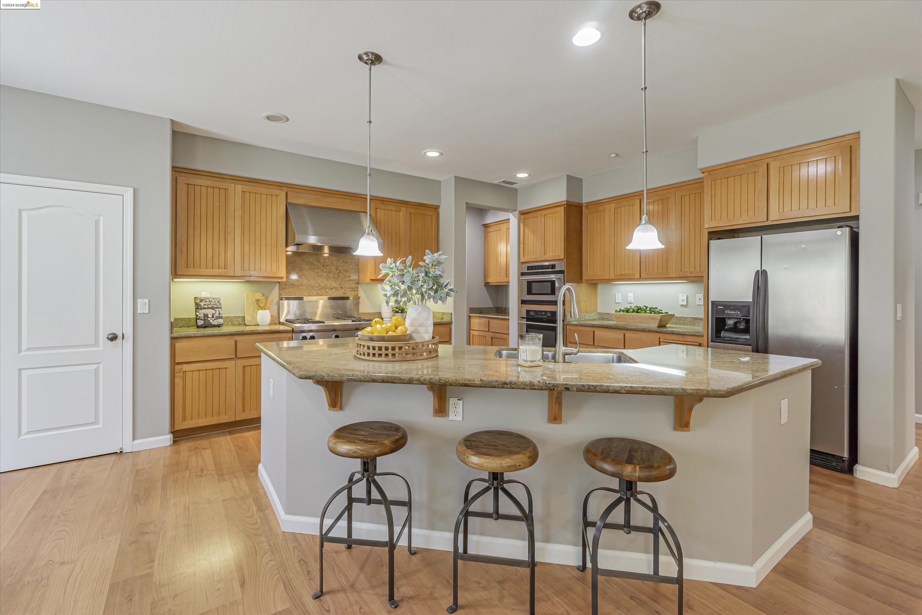 489 Lakeview Dr
