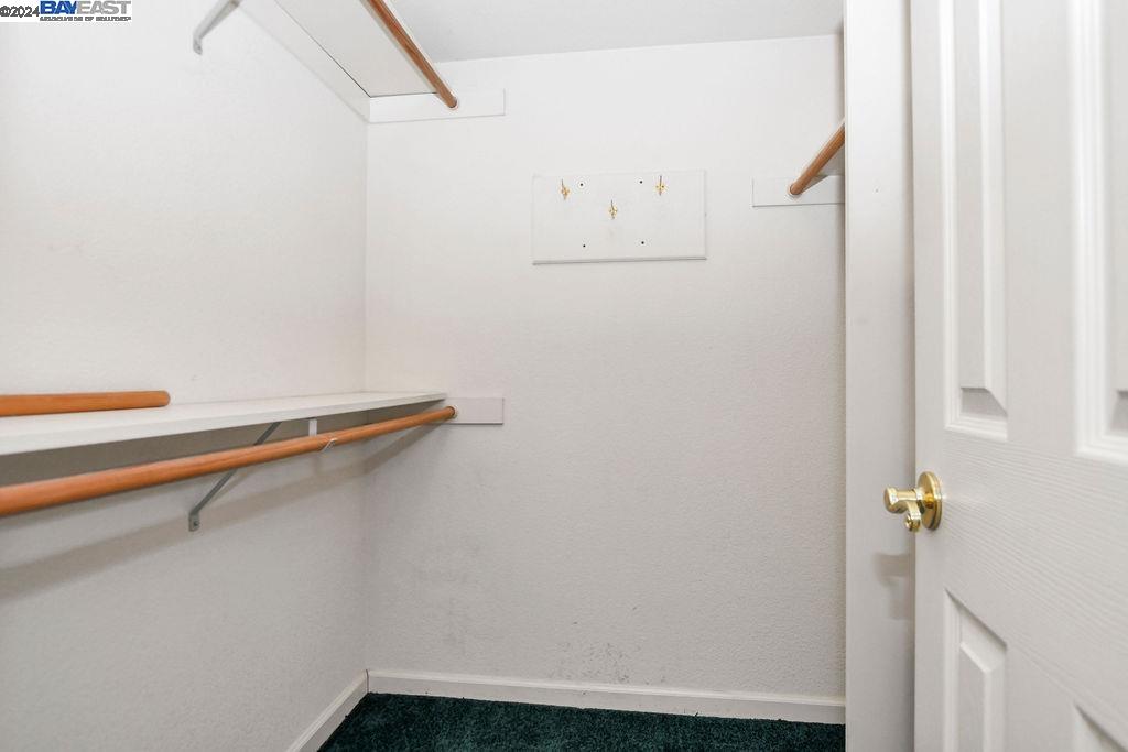 121 Meadow Ct