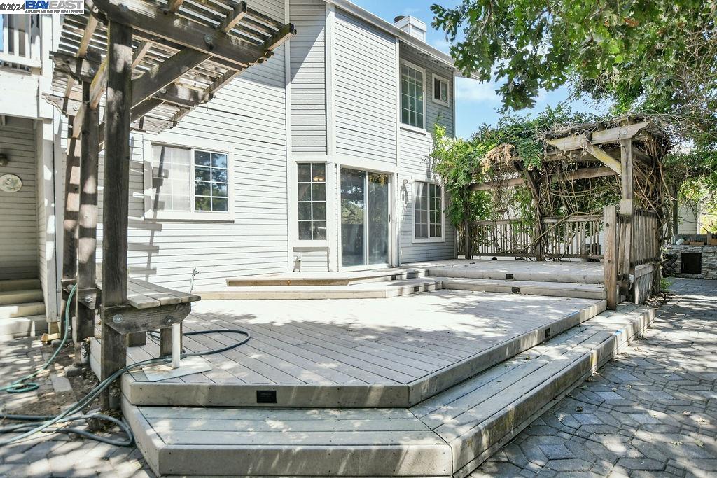 121 Meadow Ct