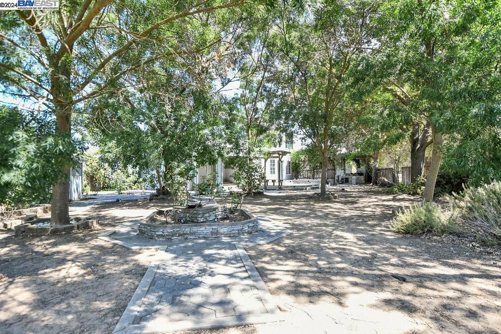 121 Meadow Ct