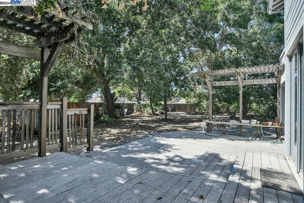 121 Meadow Ct