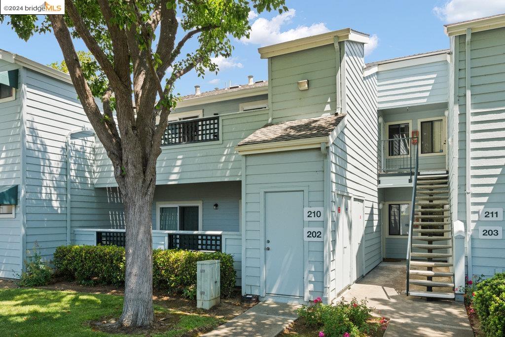 1201 Glen Cove Pkwy # 202