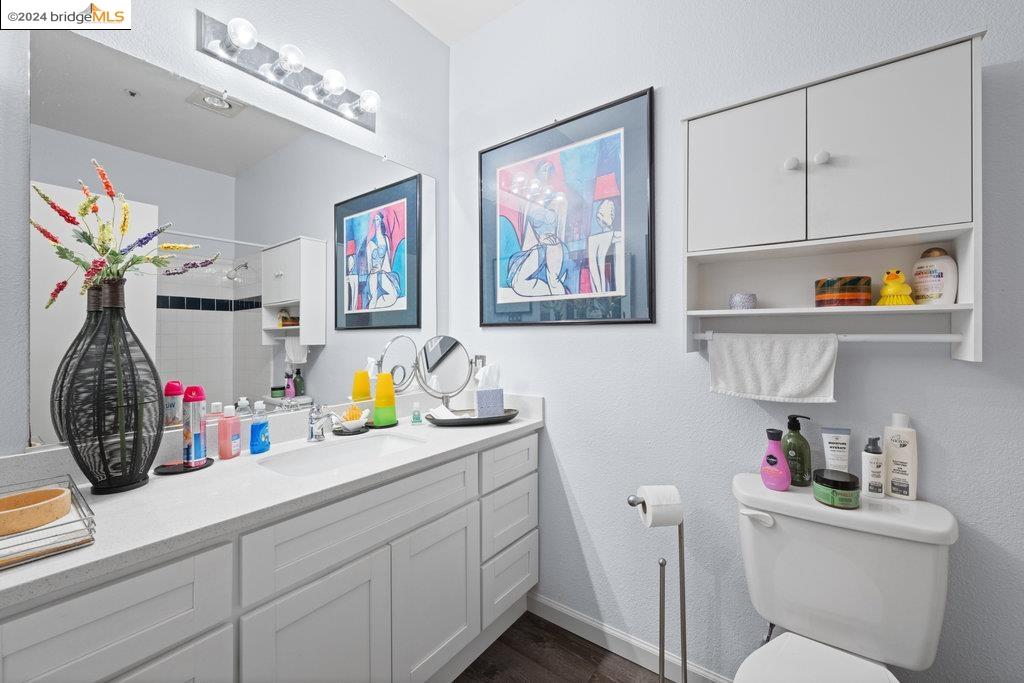 1201 Glen Cove Pkwy # 202