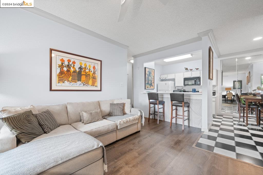 1201 Glen Cove Pkwy # 202