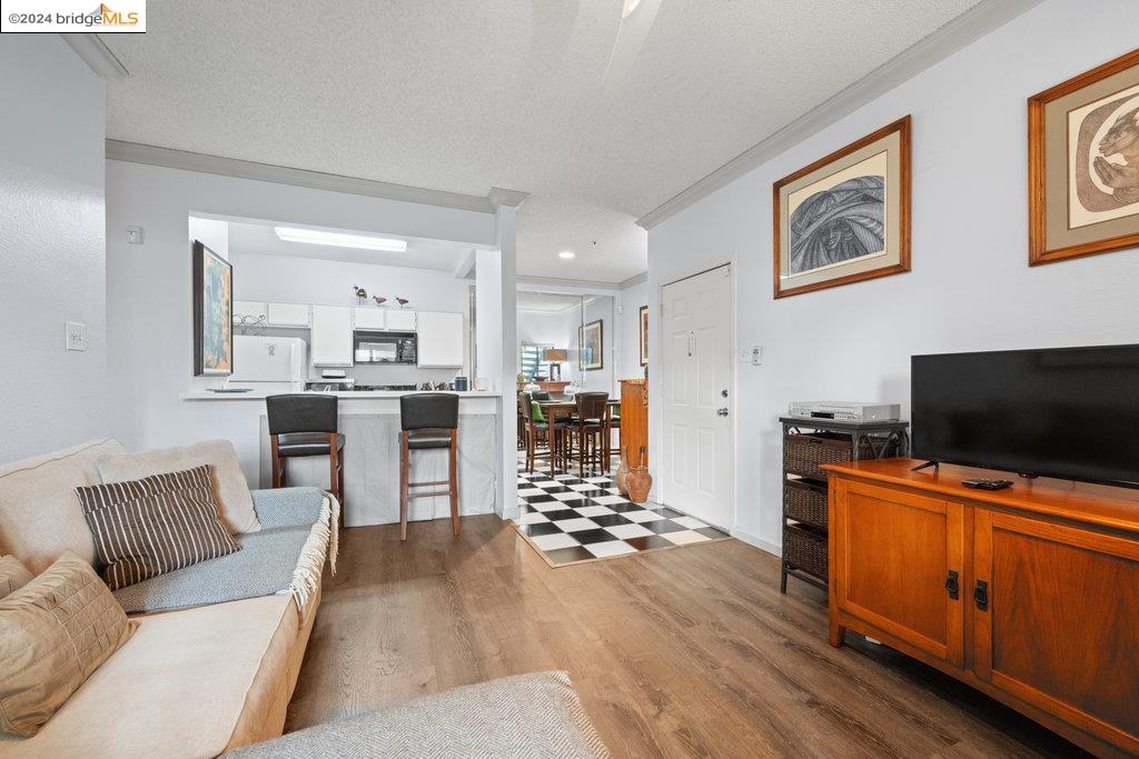 1201 Glen Cove Pkwy # 202