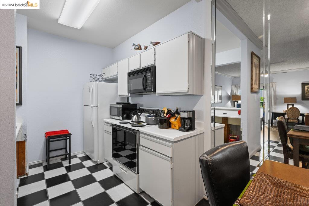 1201 Glen Cove Pkwy # 202