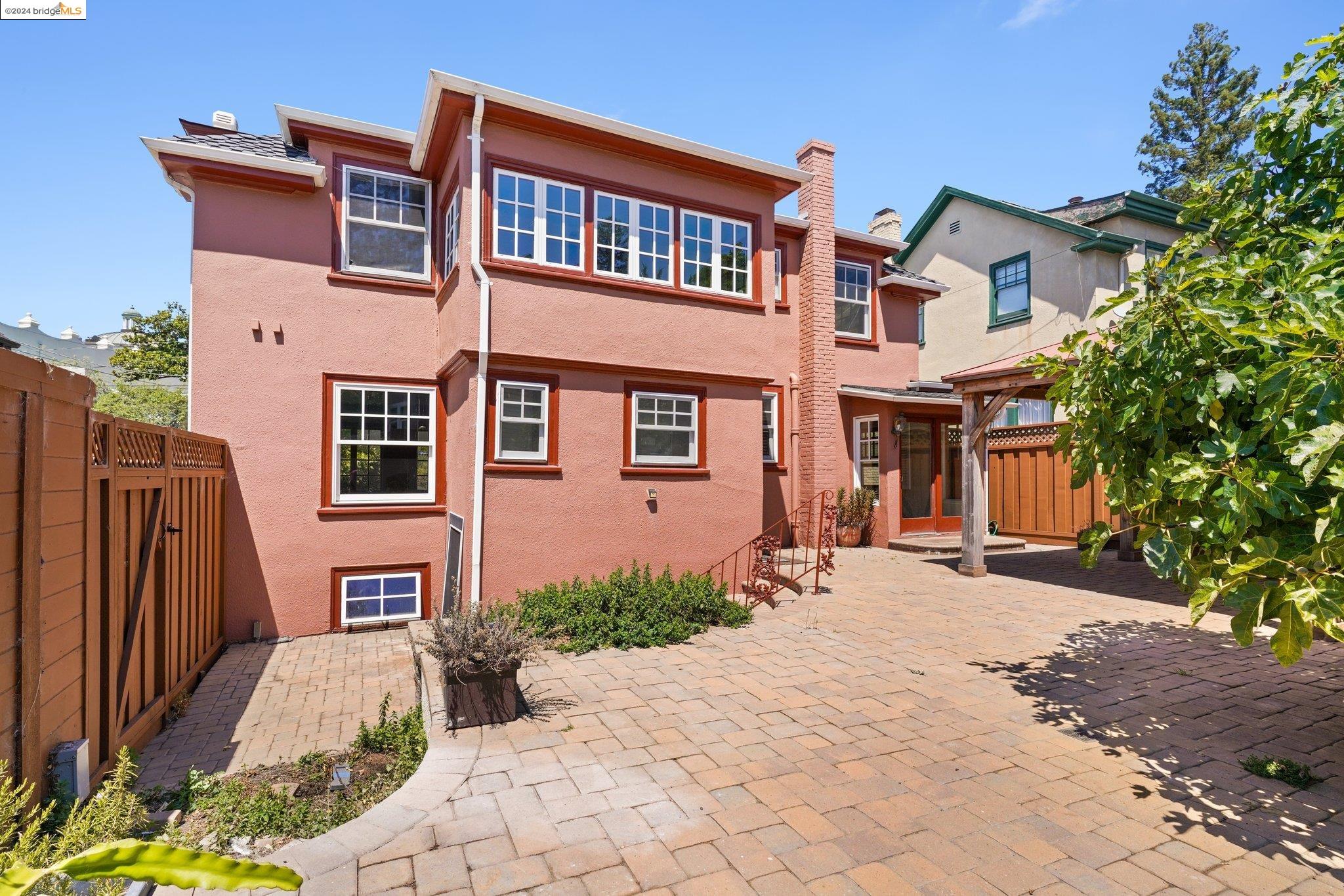 154 Mountain Ave