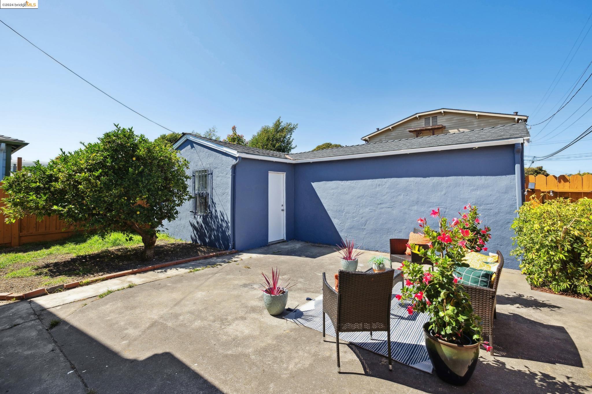 2387 Humphrey Ave