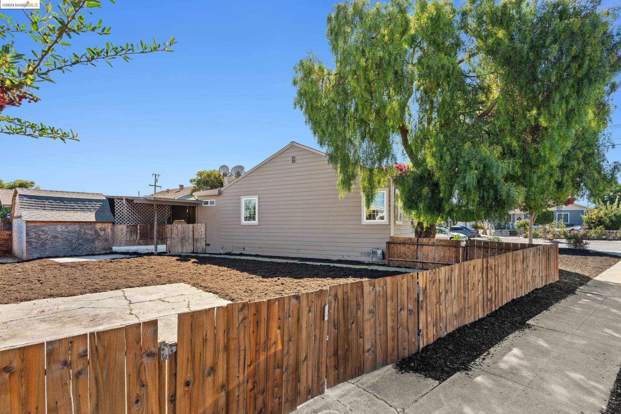 2092 Wallace Ave