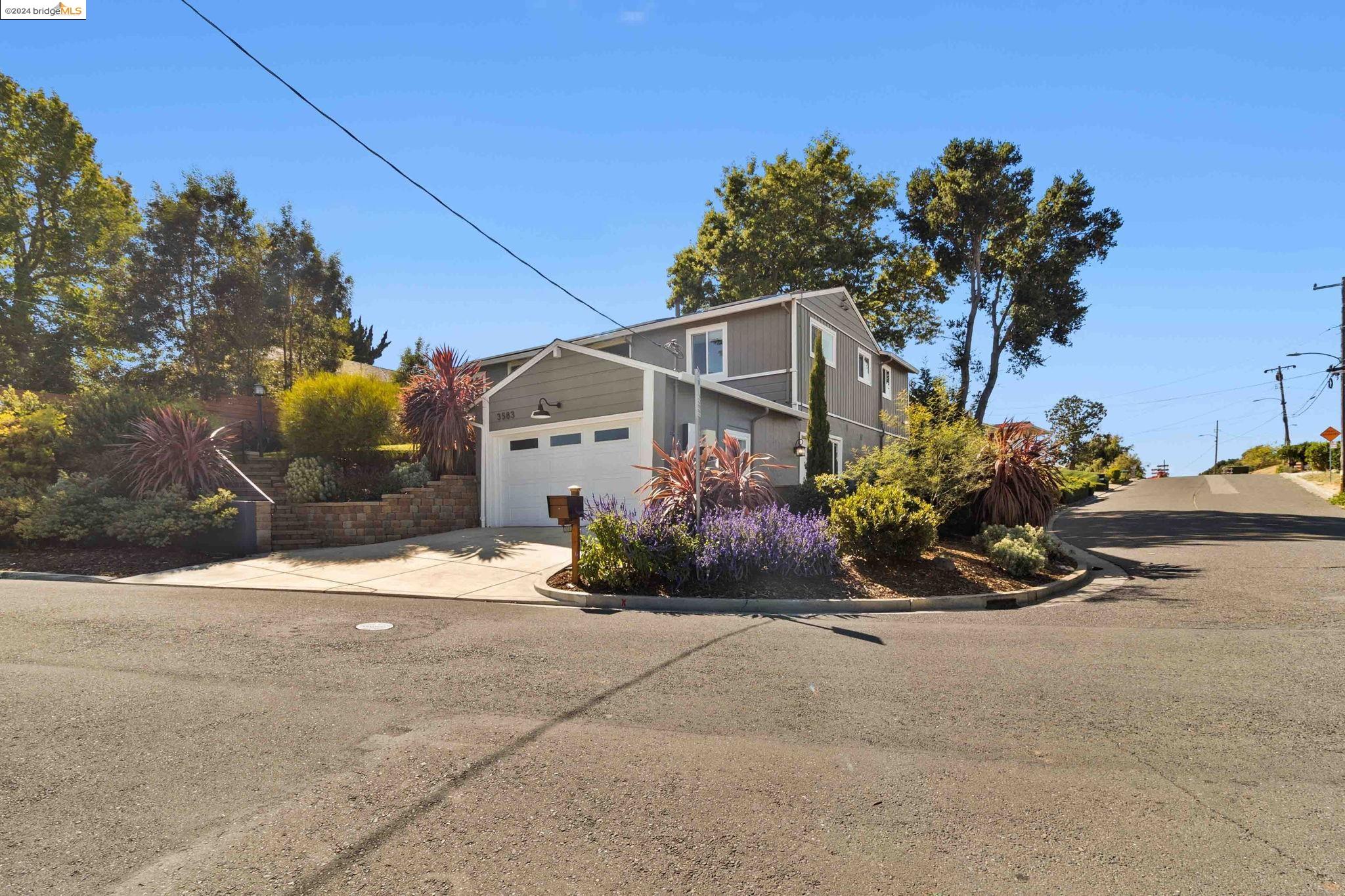 3583 Calandria Ave