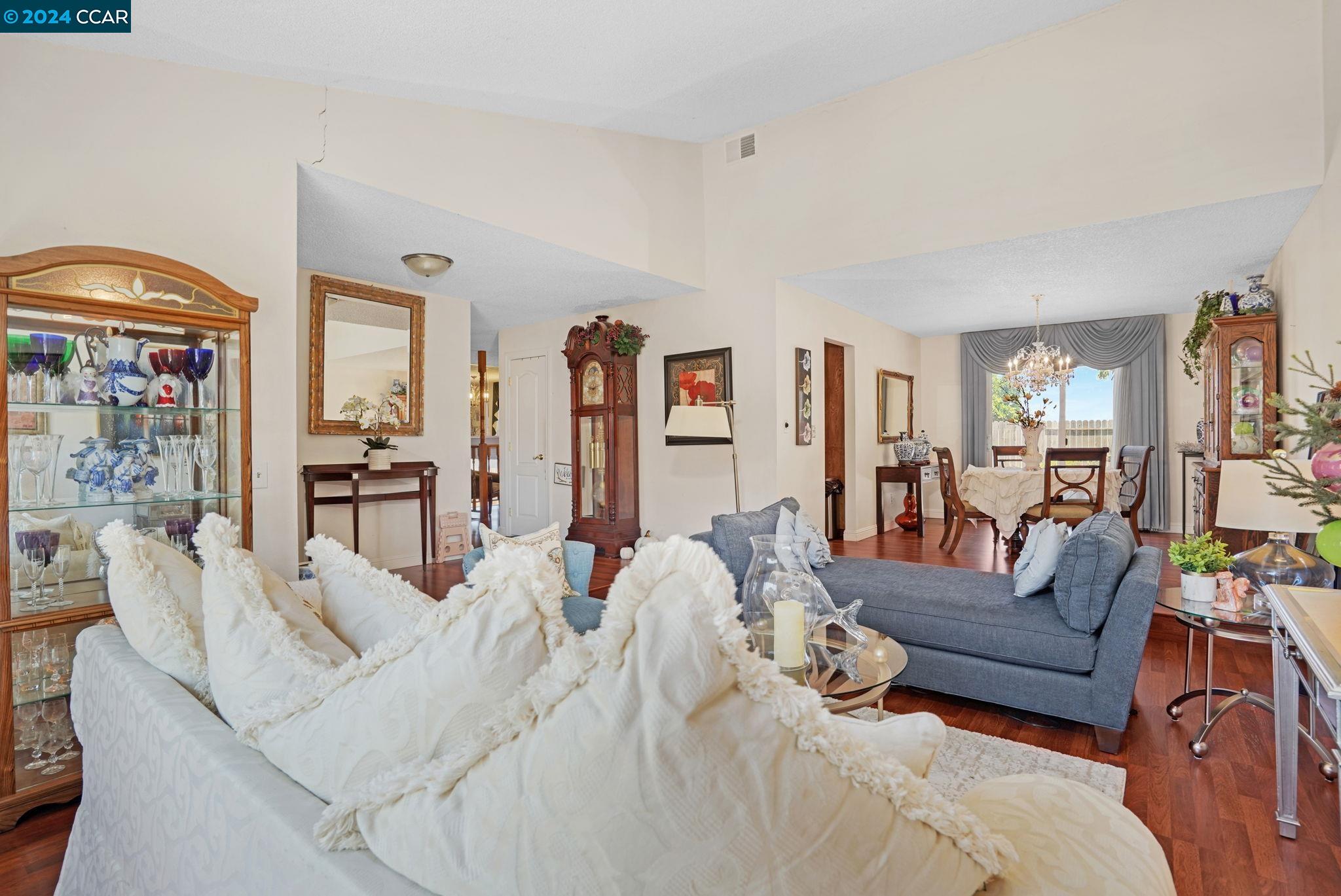 280 Kingsberry Pl