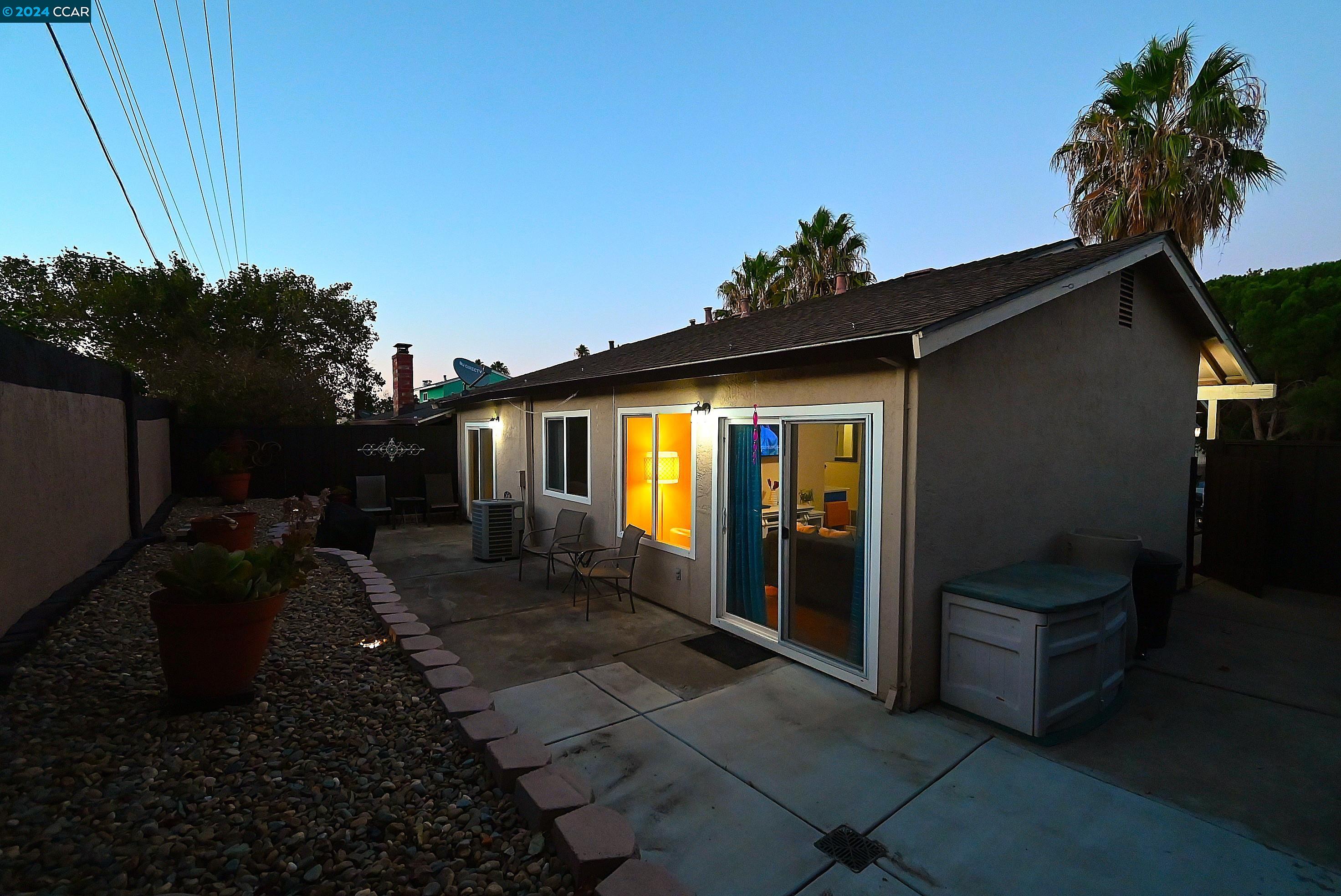 3571 Desanie Cir