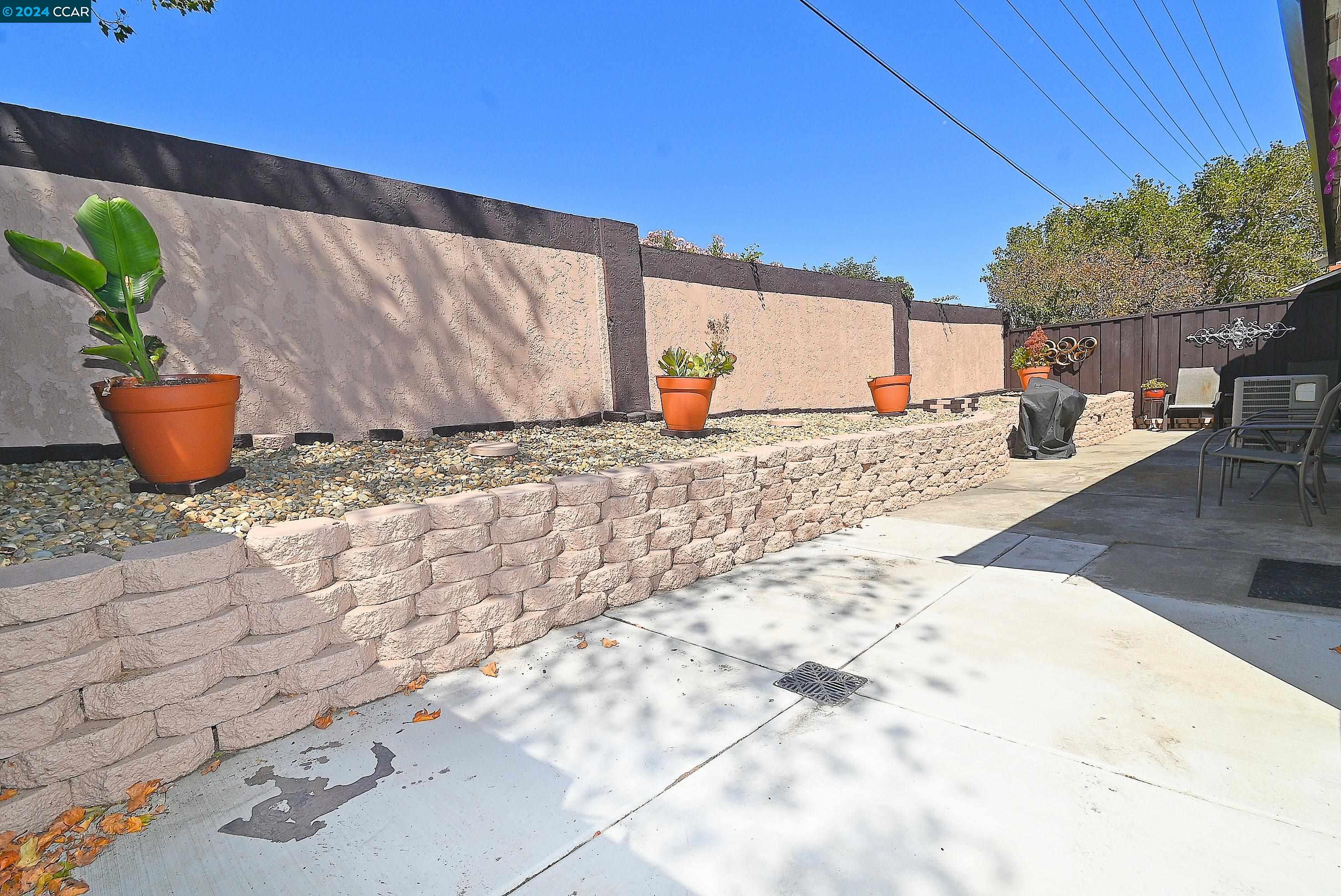 3571 Desanie Cir