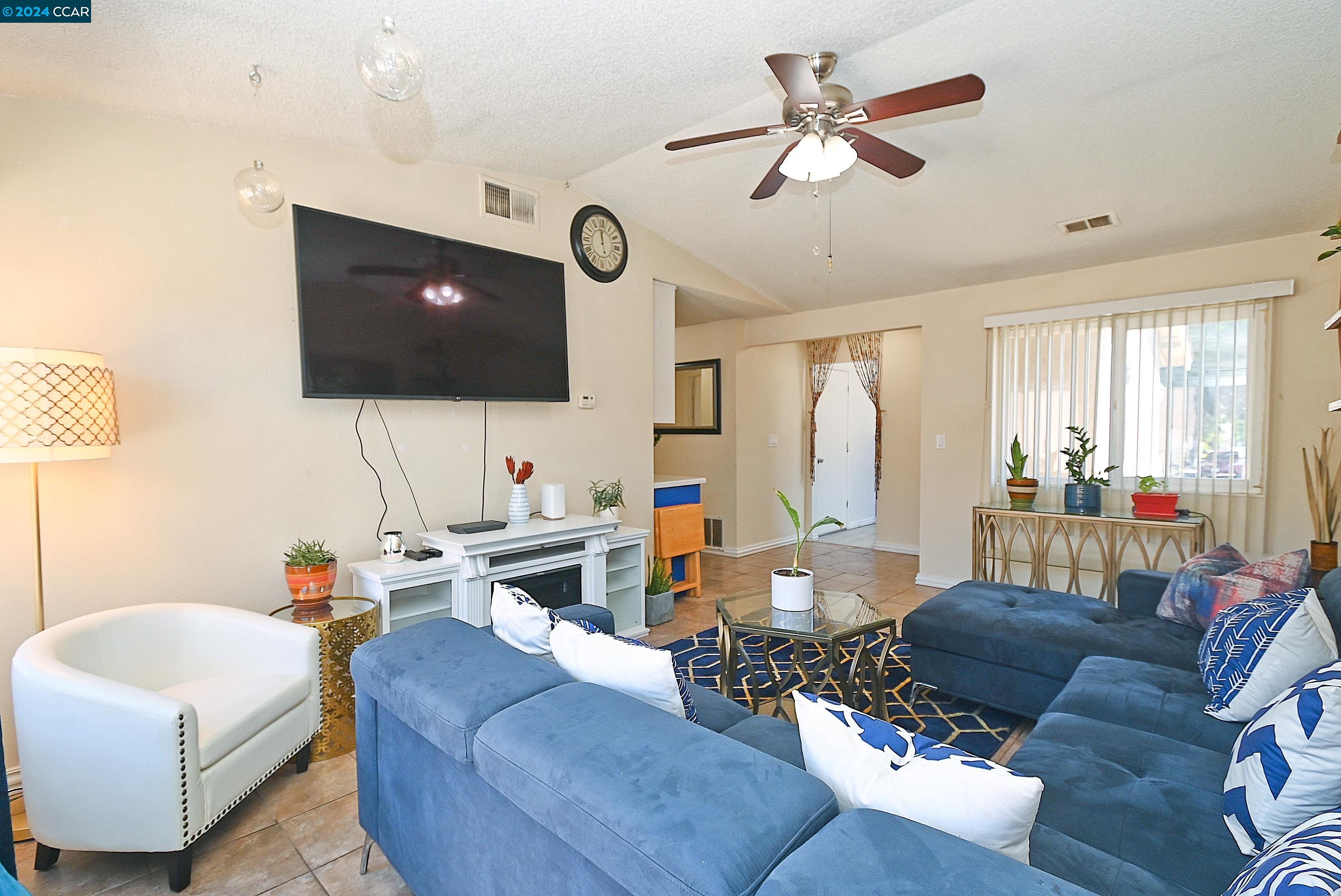 3571 Desanie Cir