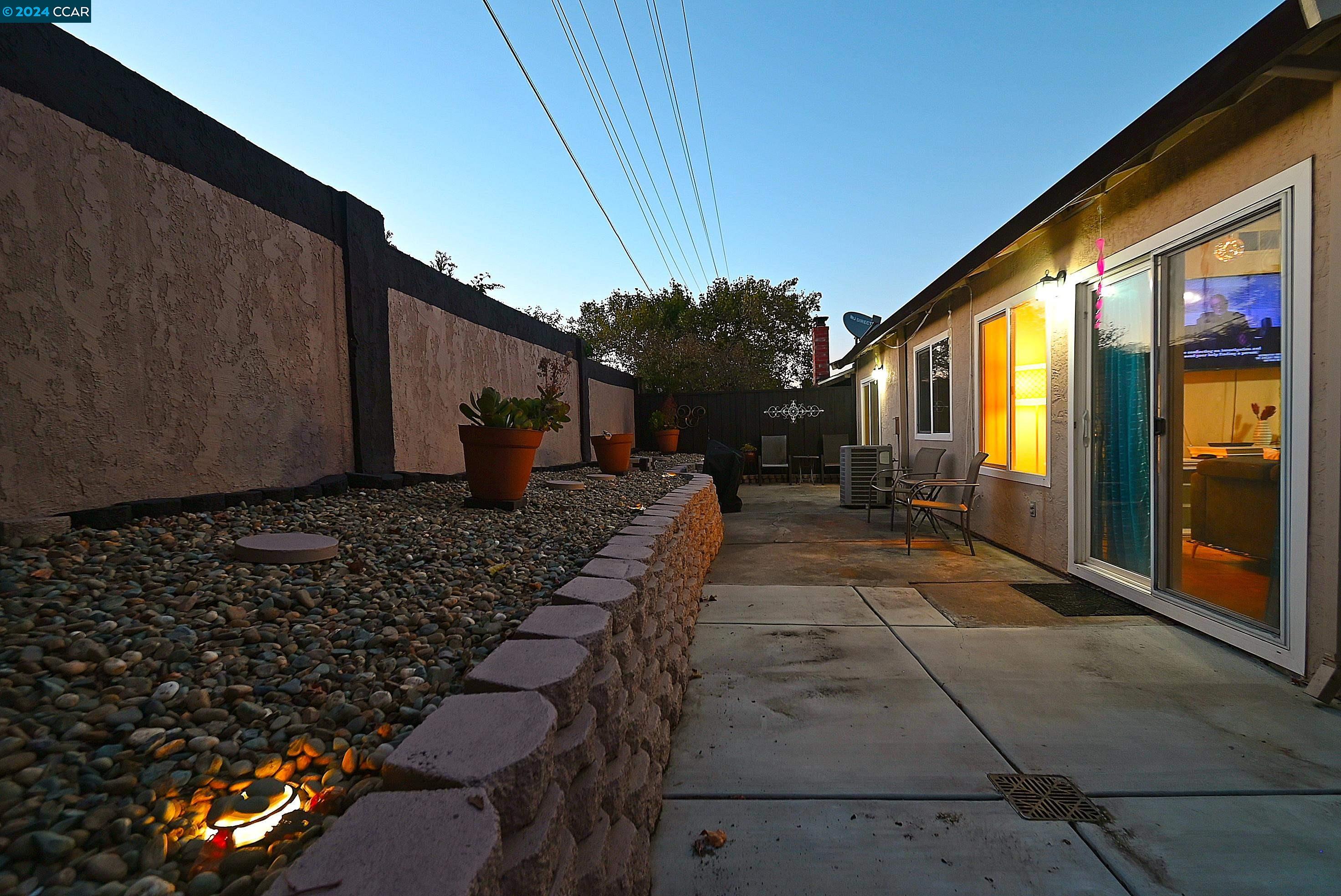 3571 Desanie Cir