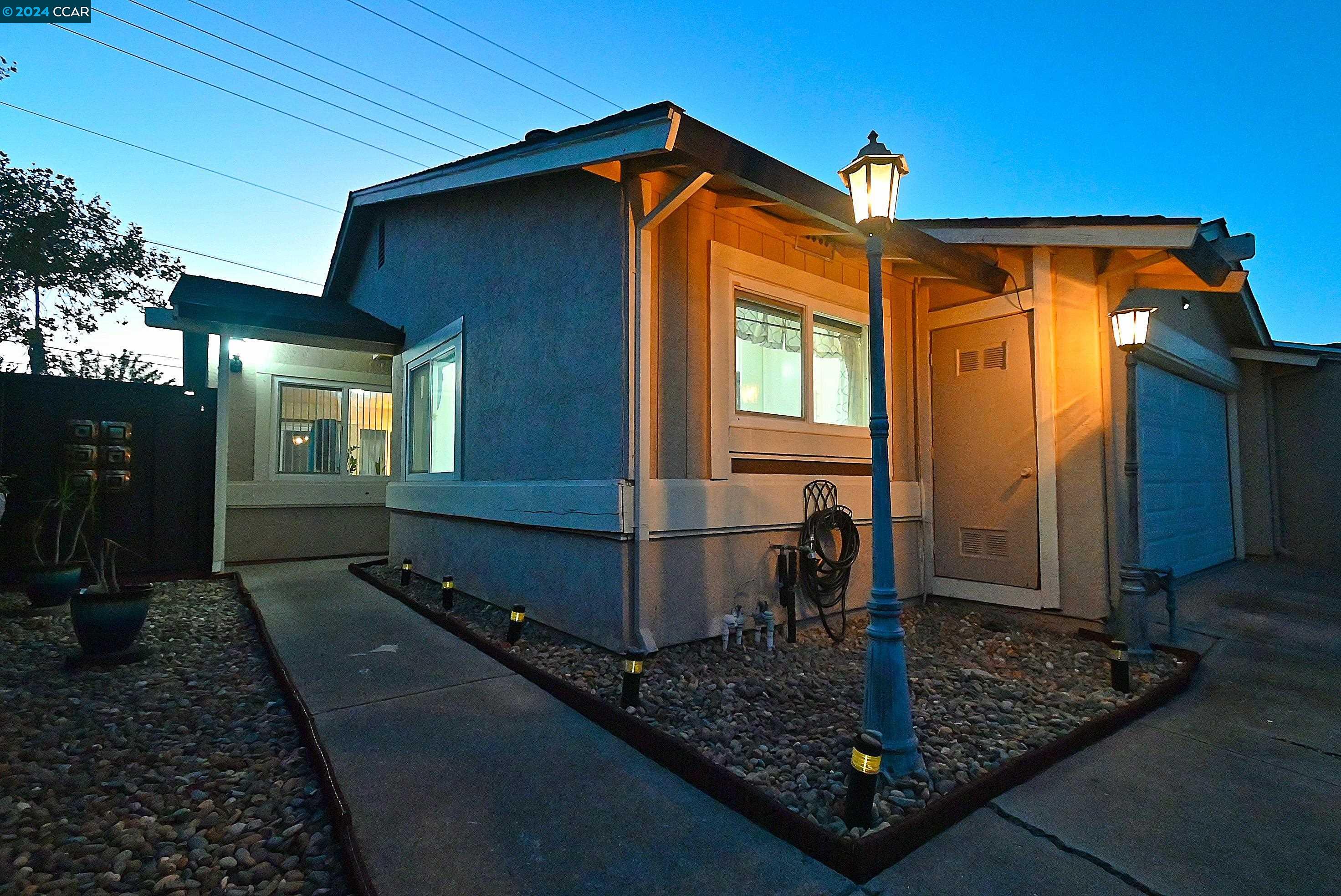 3571 Desanie Cir