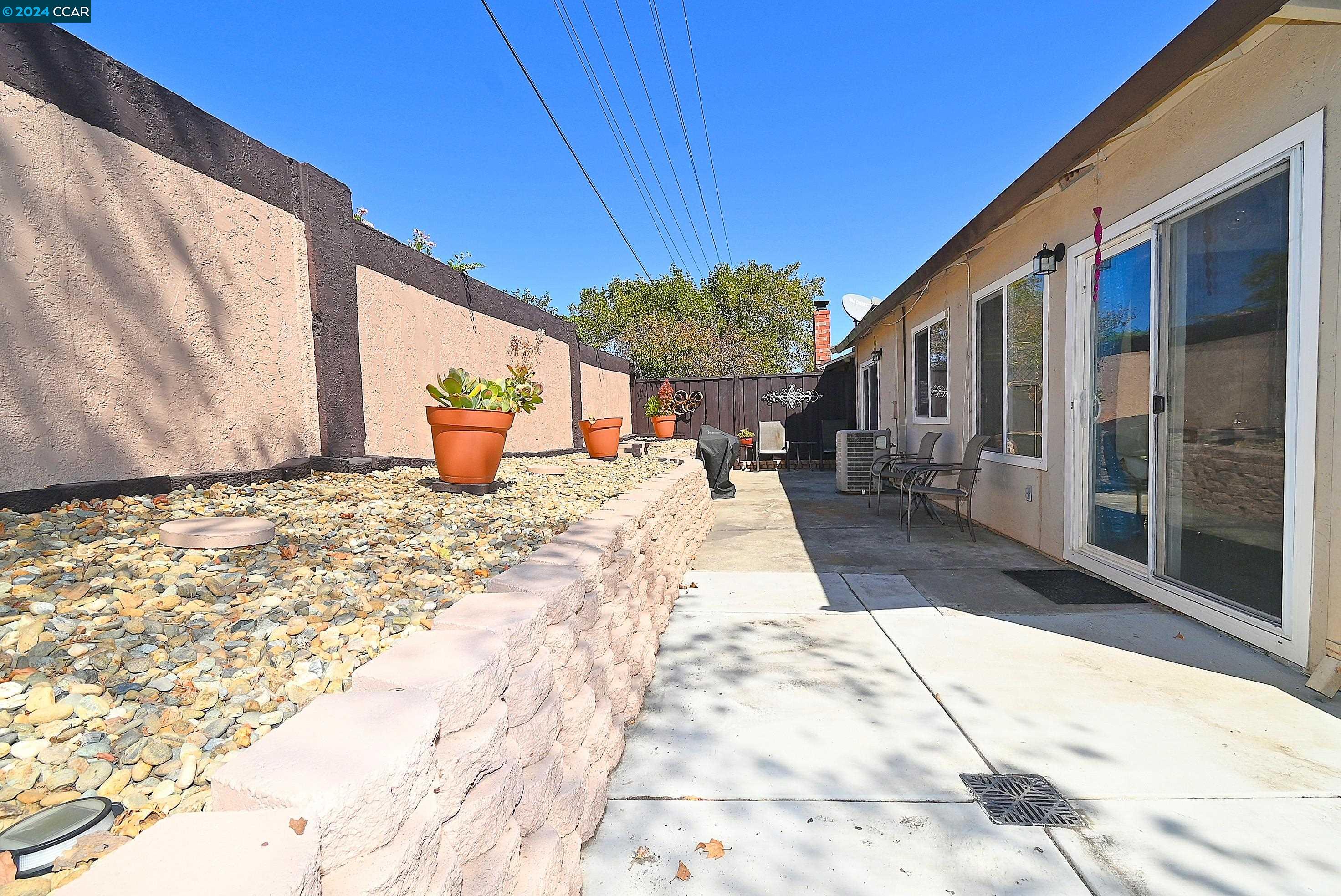 3571 Desanie Cir