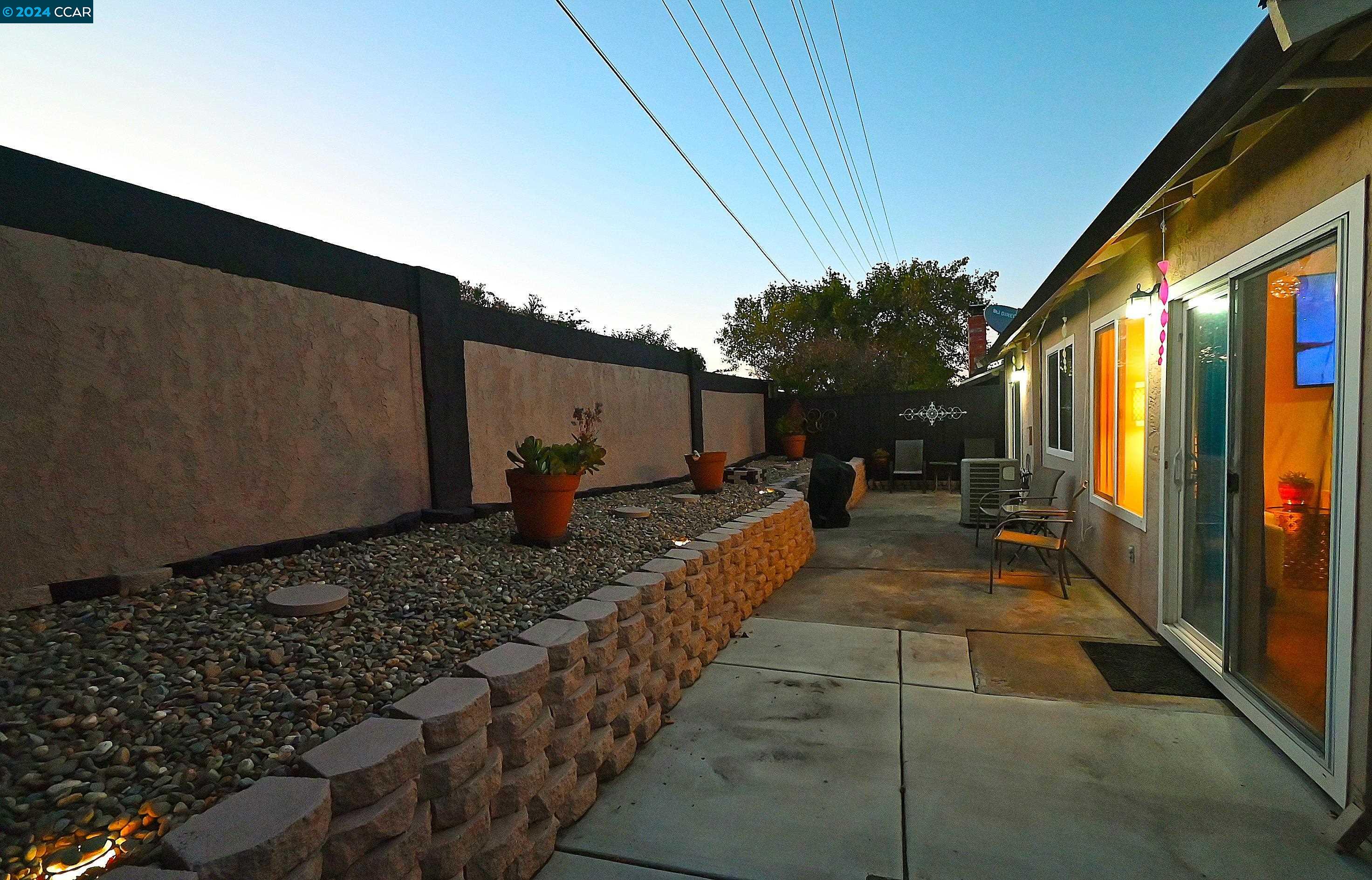 3571 Desanie Cir