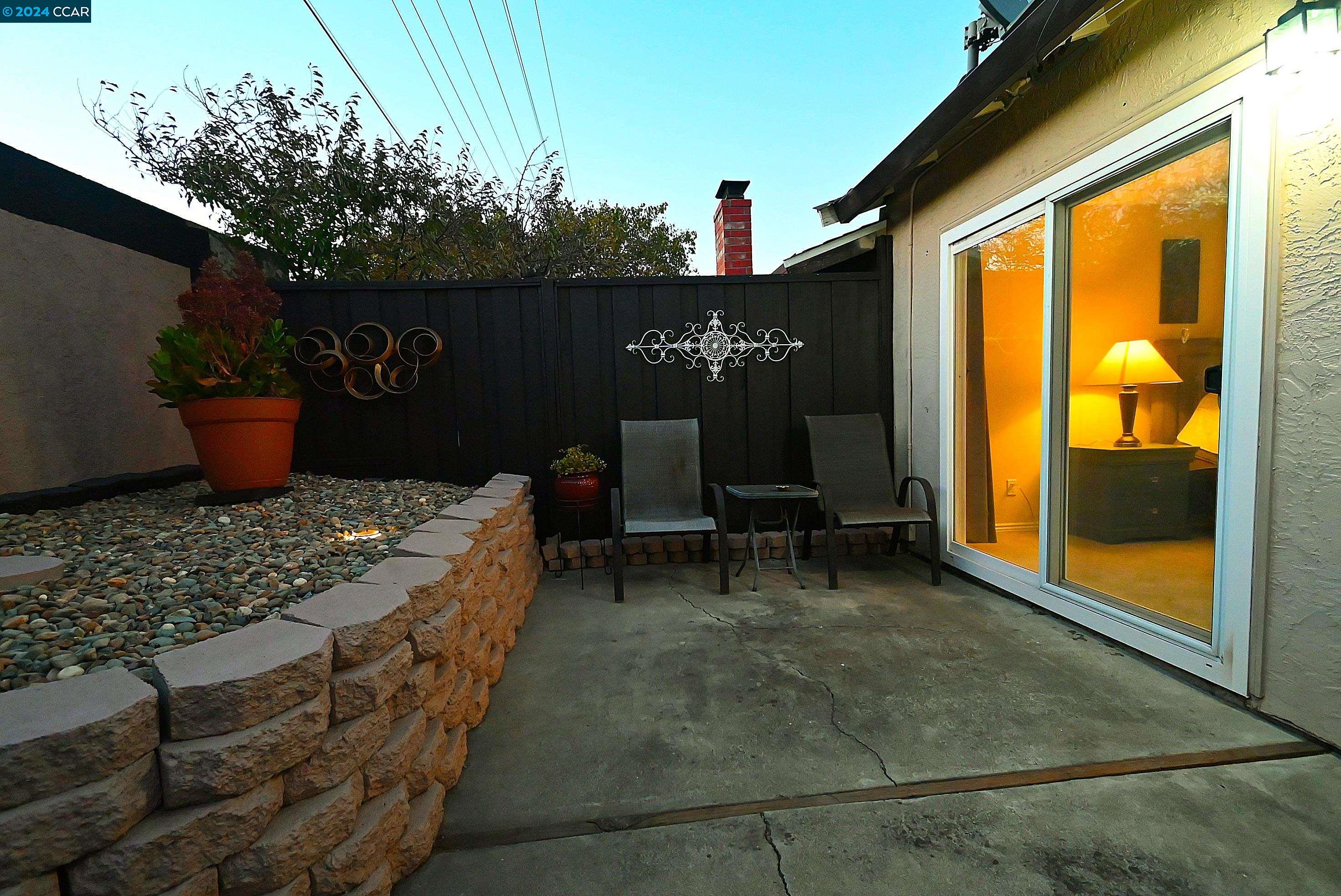 3571 Desanie Cir
