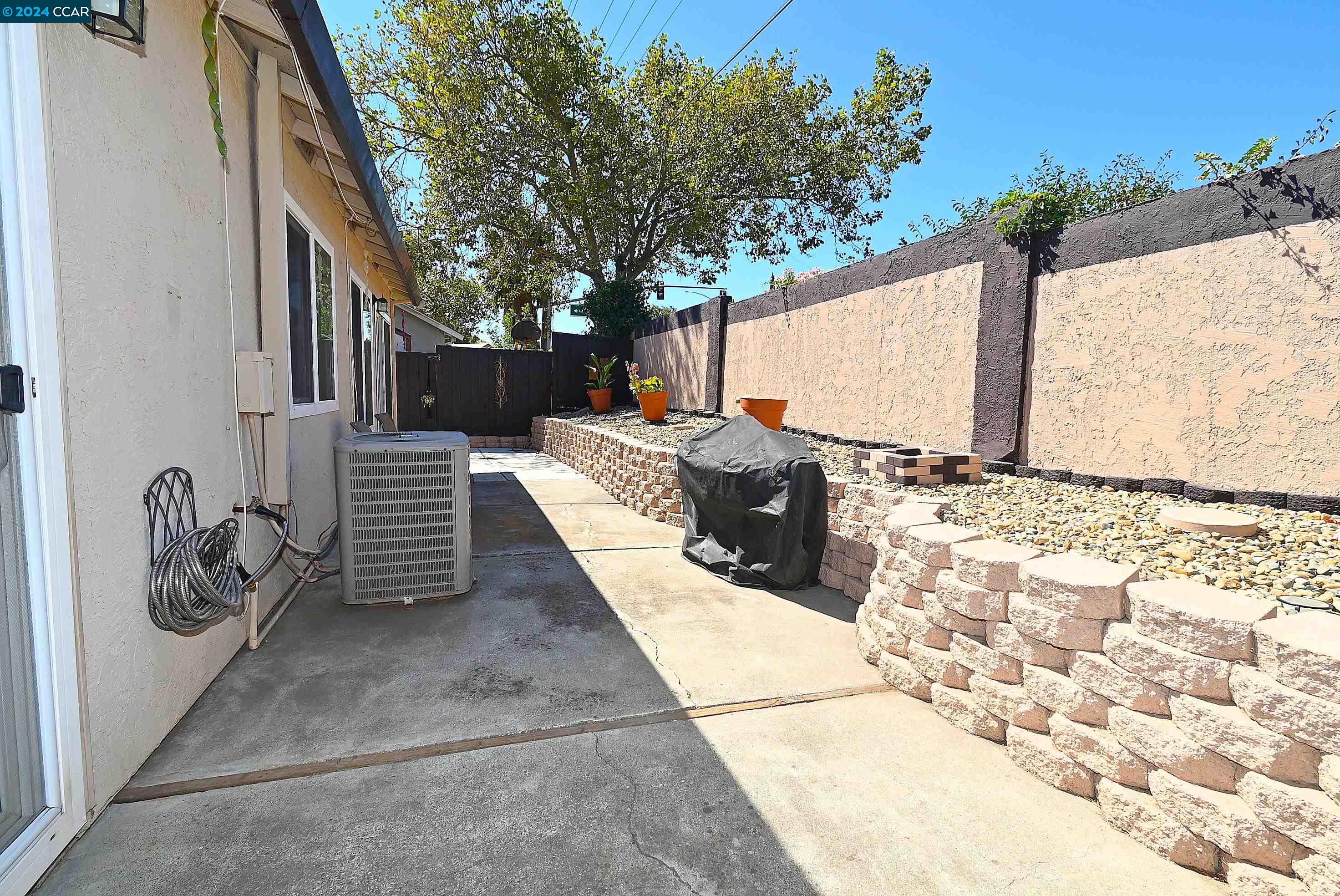 3571 Desanie Cir