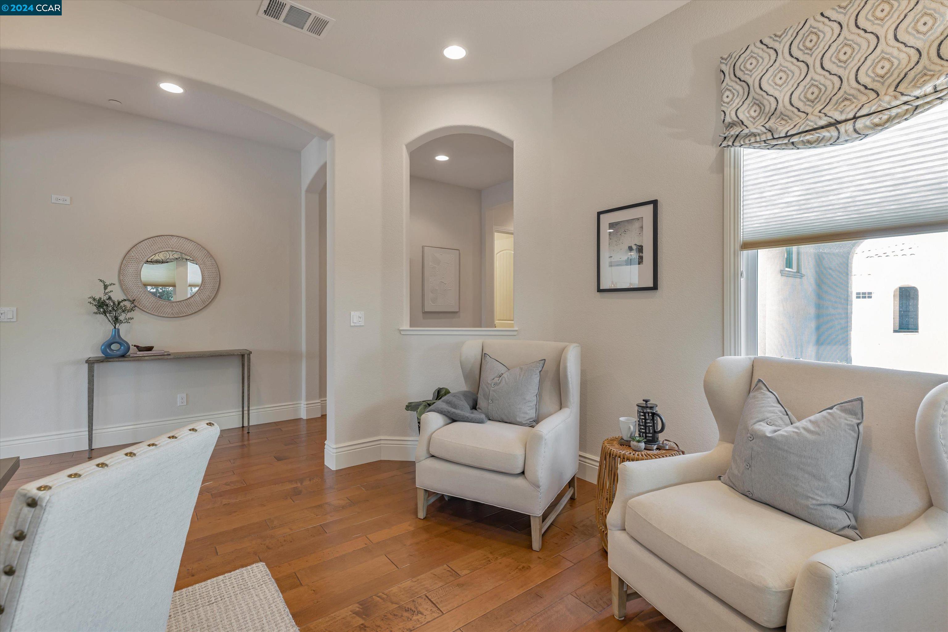 1743 Veneto Lane