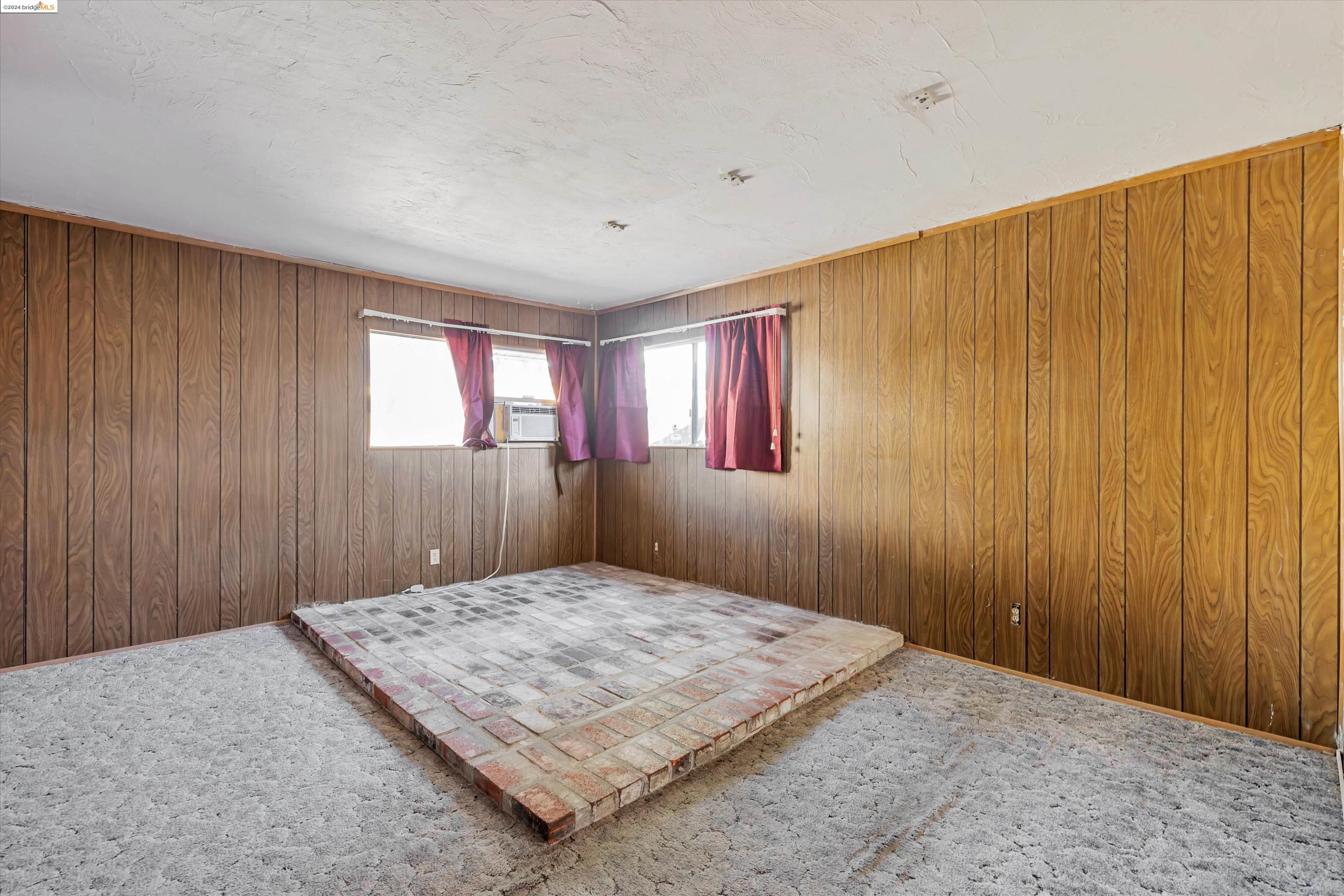 2908 Elizabeth Ln