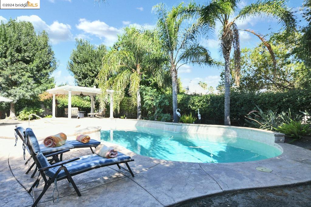 221 Continente Ave