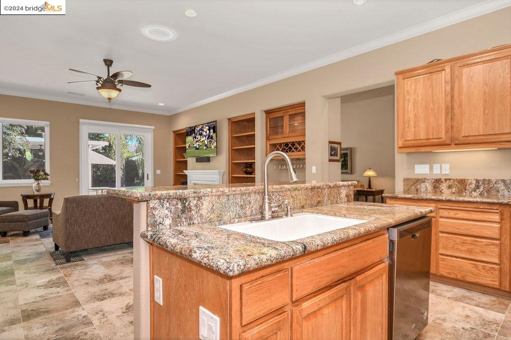 221 Continente Ave