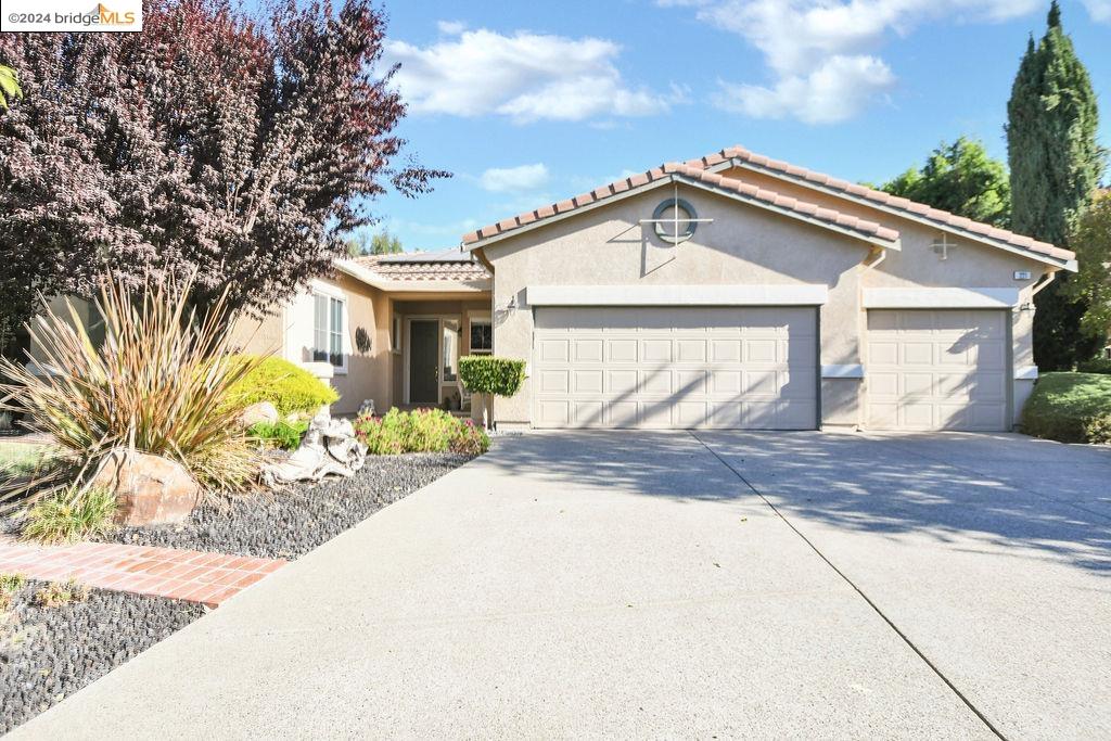 221 Continente Ave