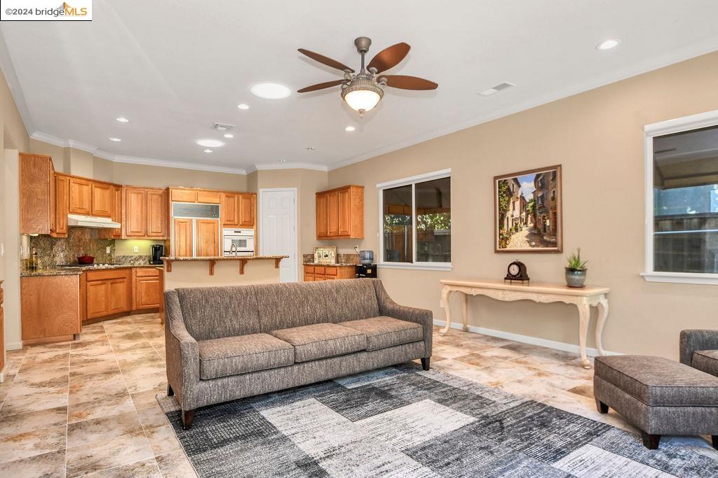 221 Continente Ave