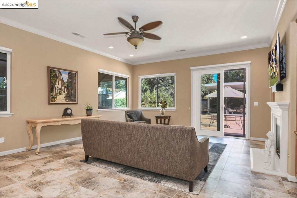 221 Continente Ave