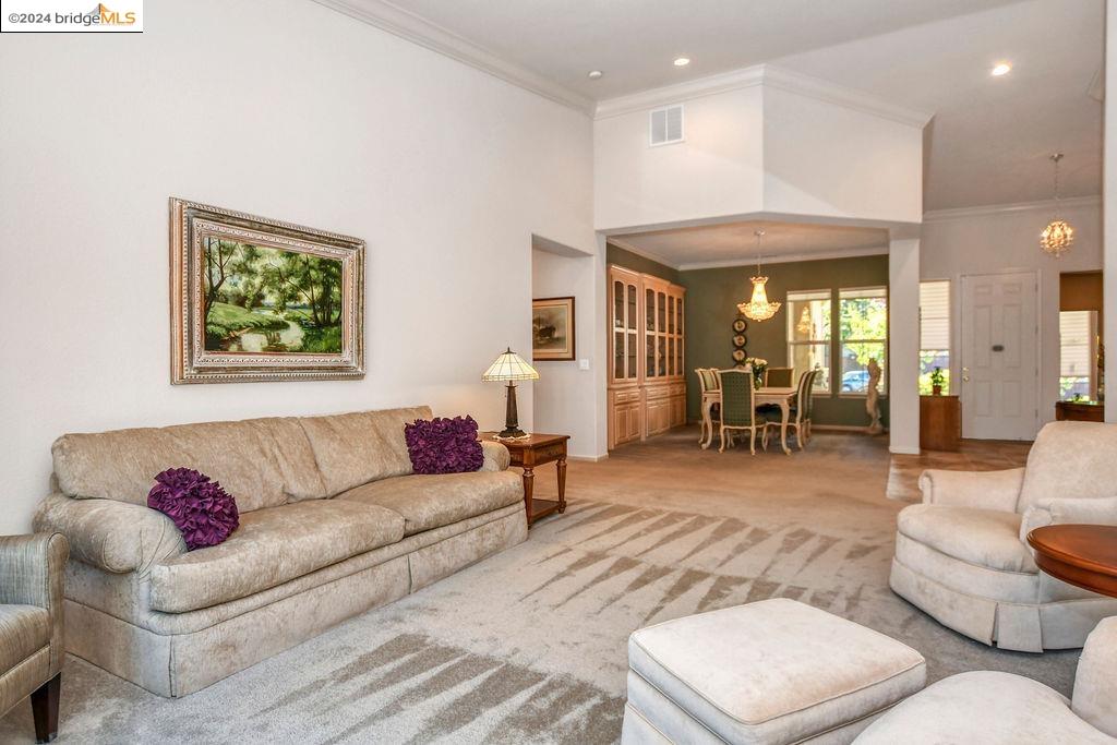 221 Continente Ave
