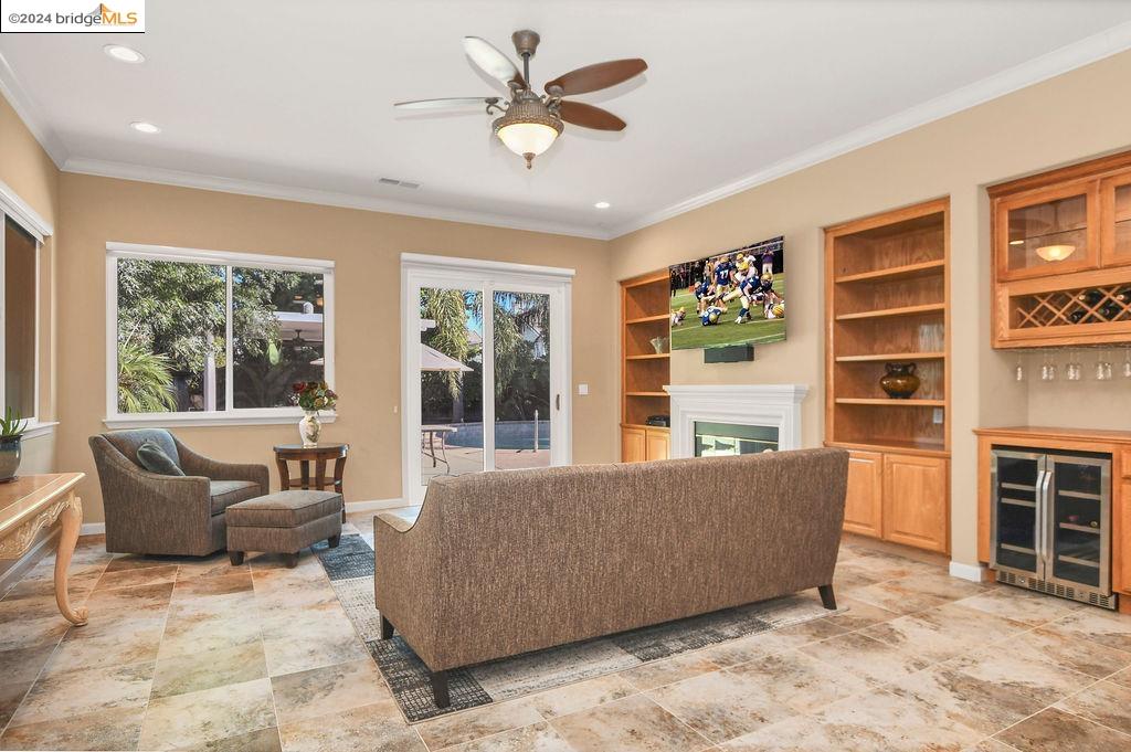 221 Continente Ave