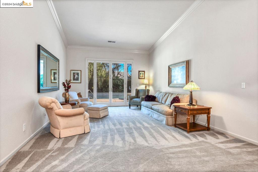 221 Continente Ave