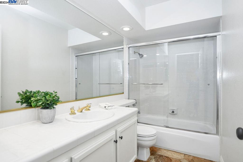 2471 Santa Barbara Ct