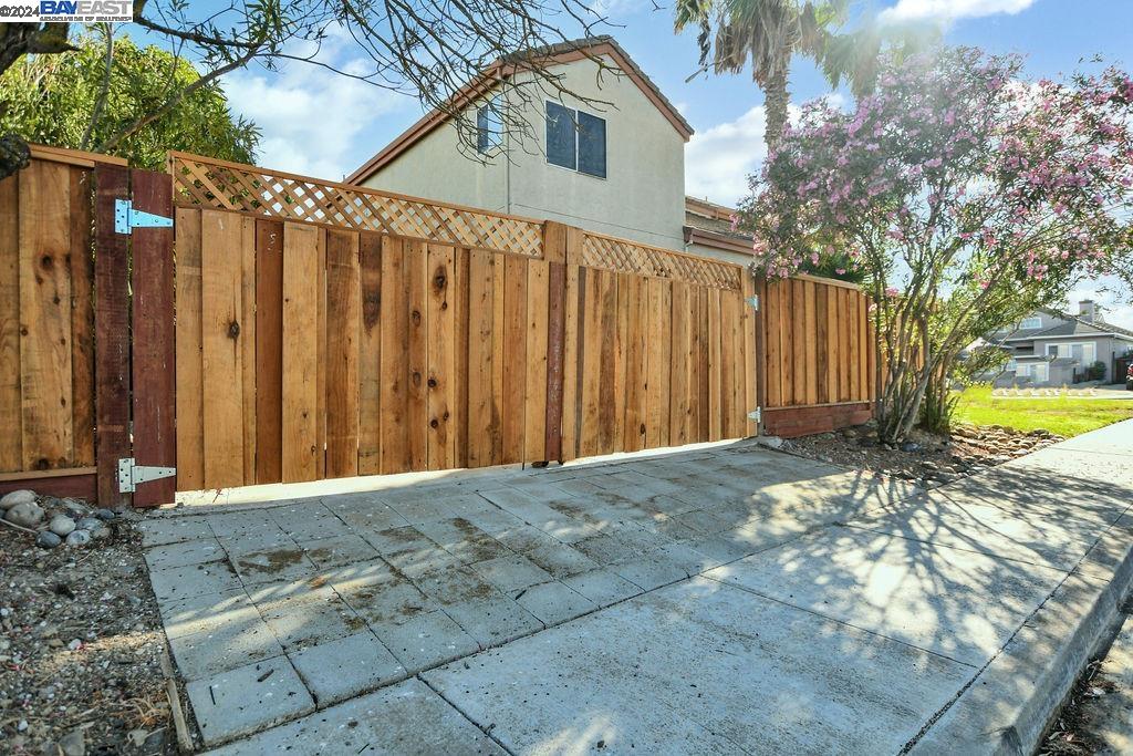 2471 Santa Barbara Ct