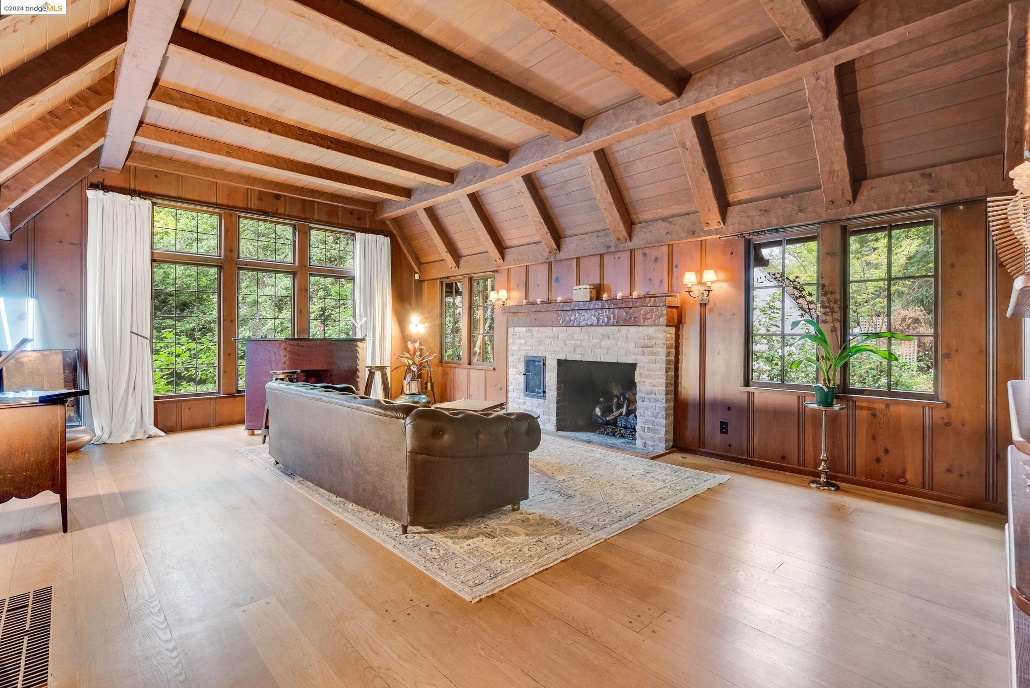 235 Duncan Wy