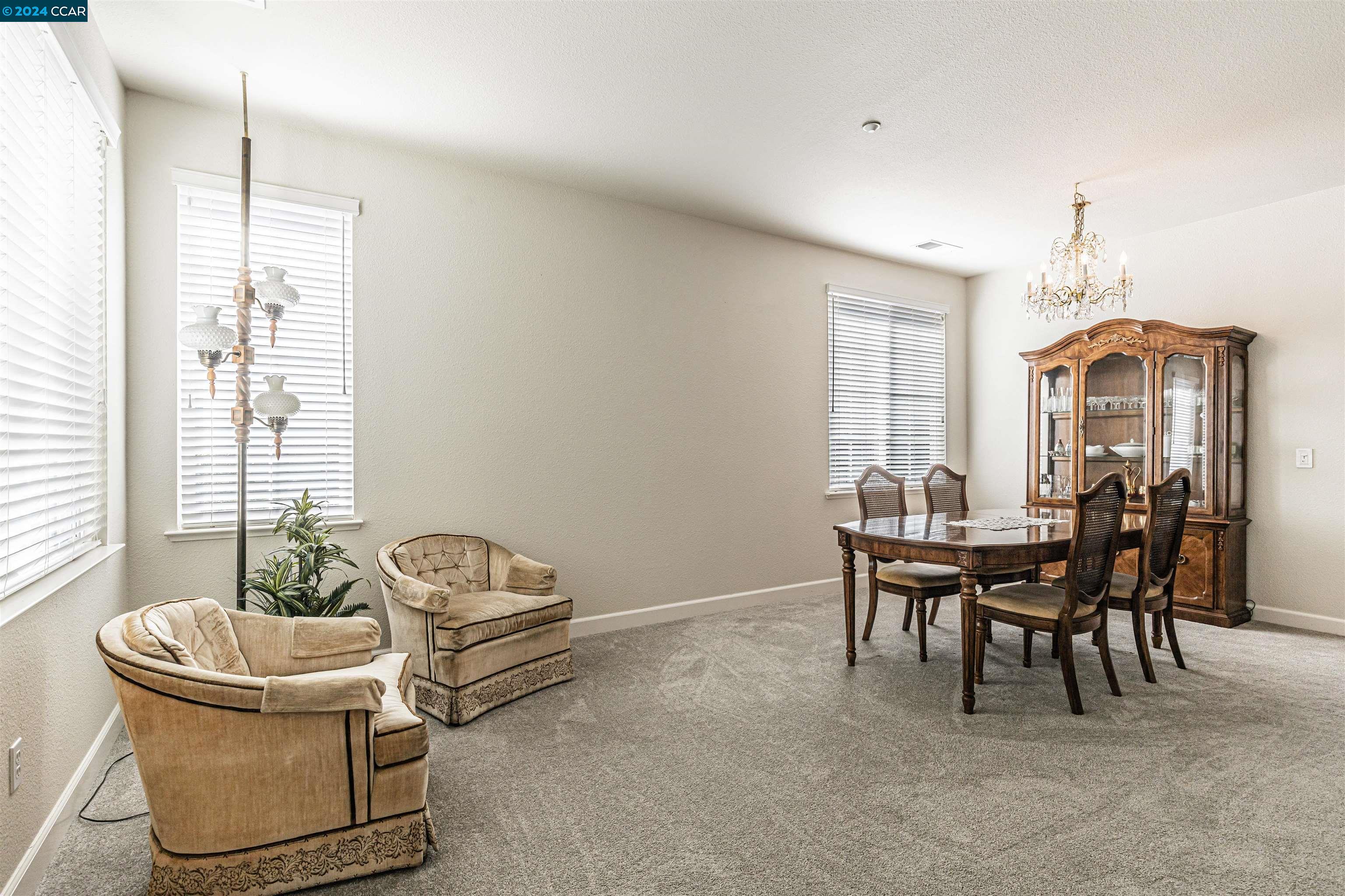 1623 Regent Dr