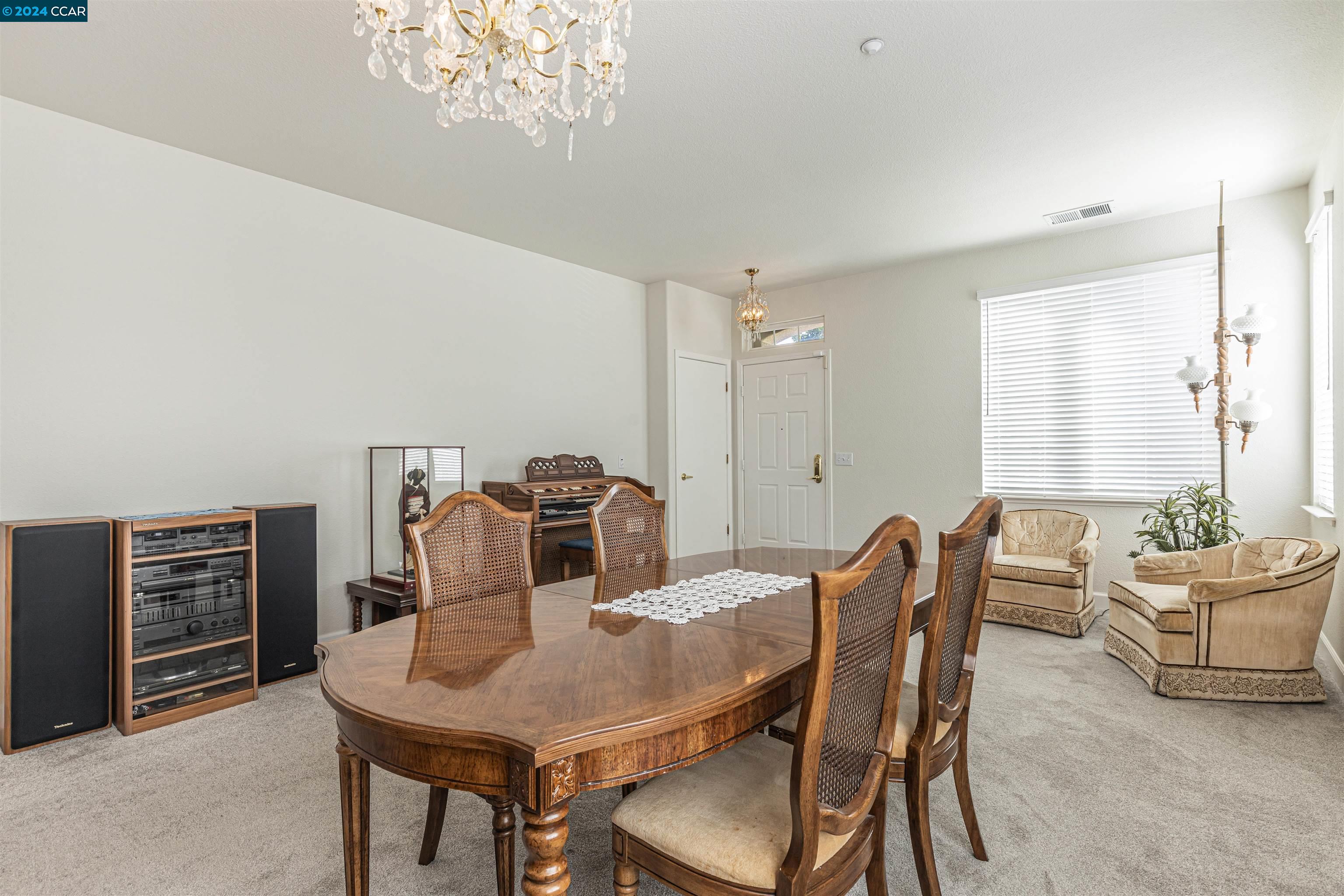 1623 Regent Dr