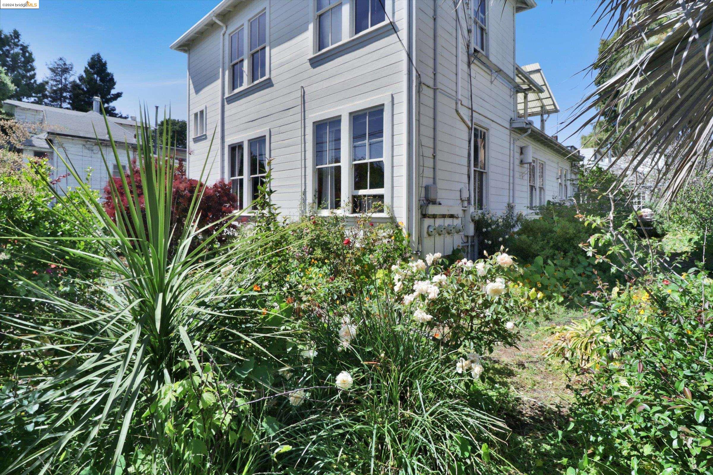 2227 Parker St