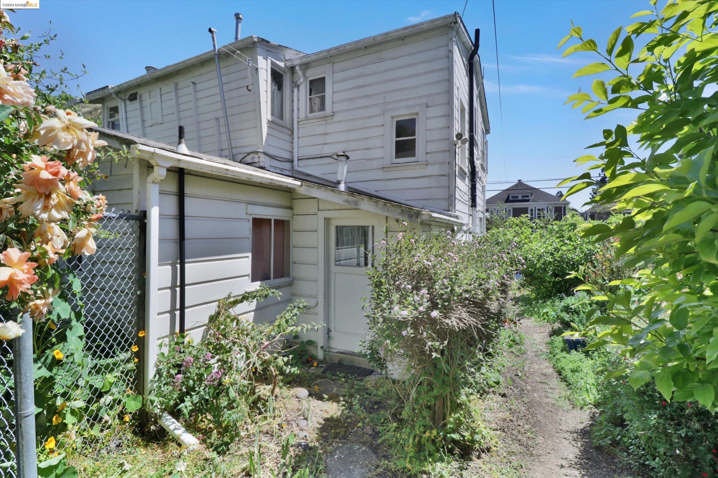 2227 Parker St