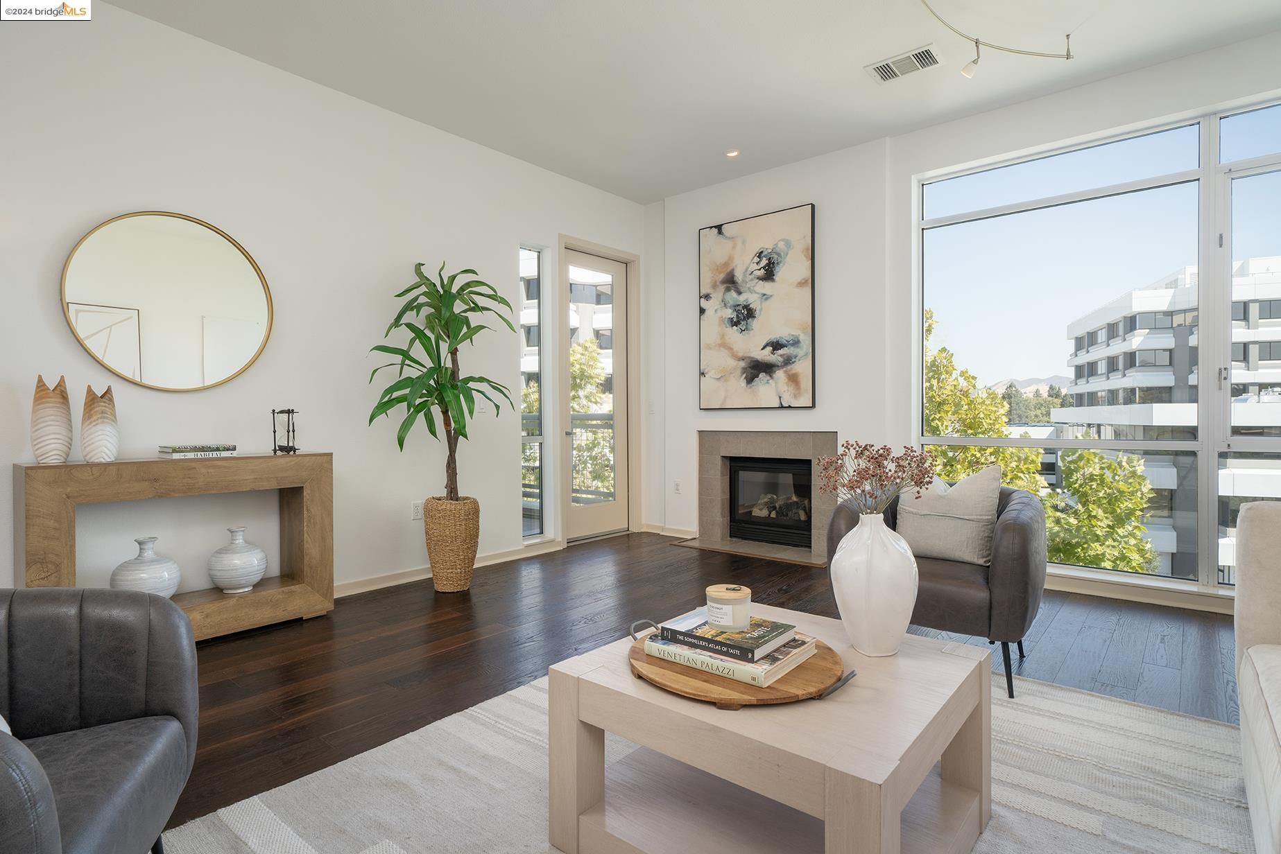 1655 N California Blvd # 305