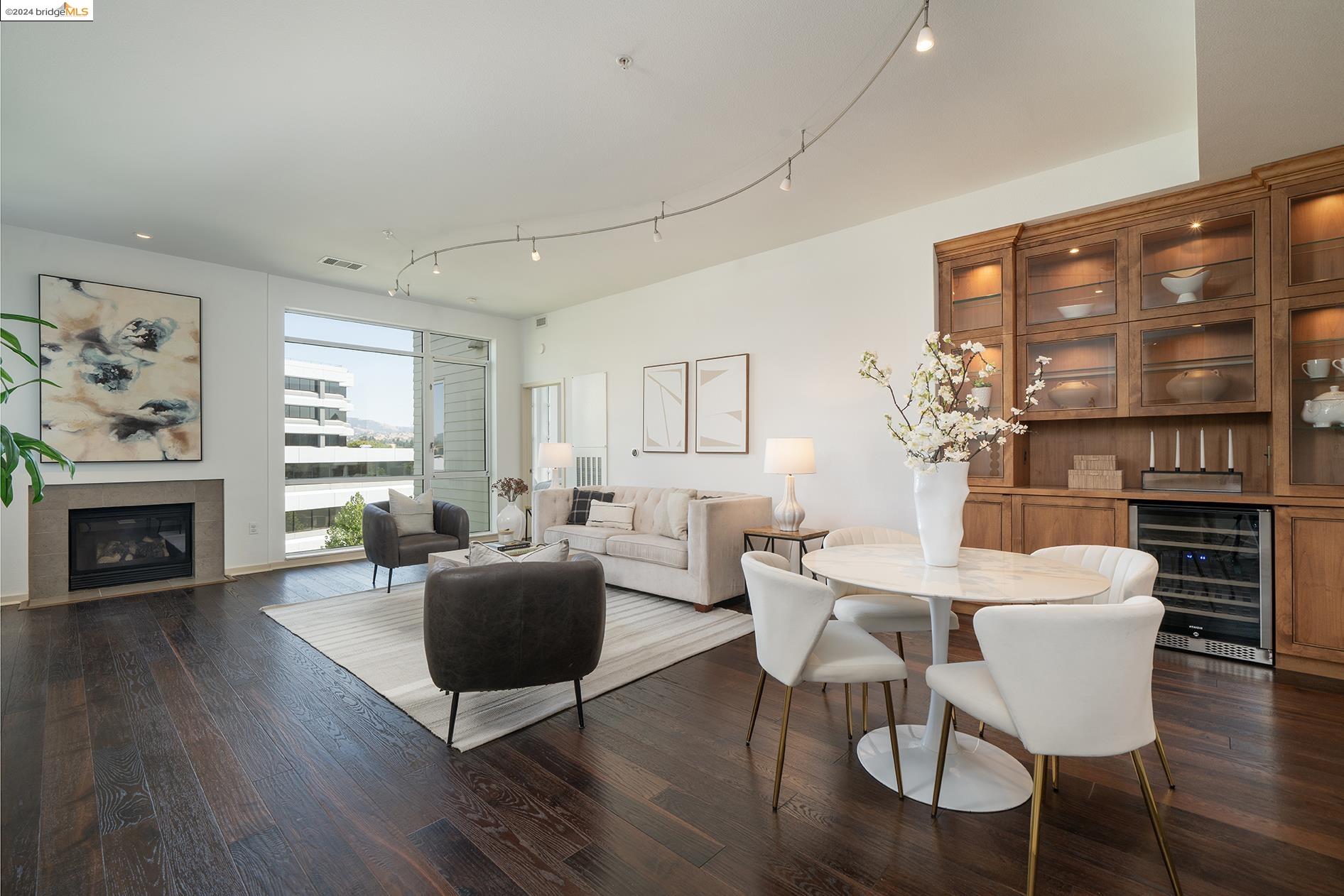 1655 N California Blvd # 305