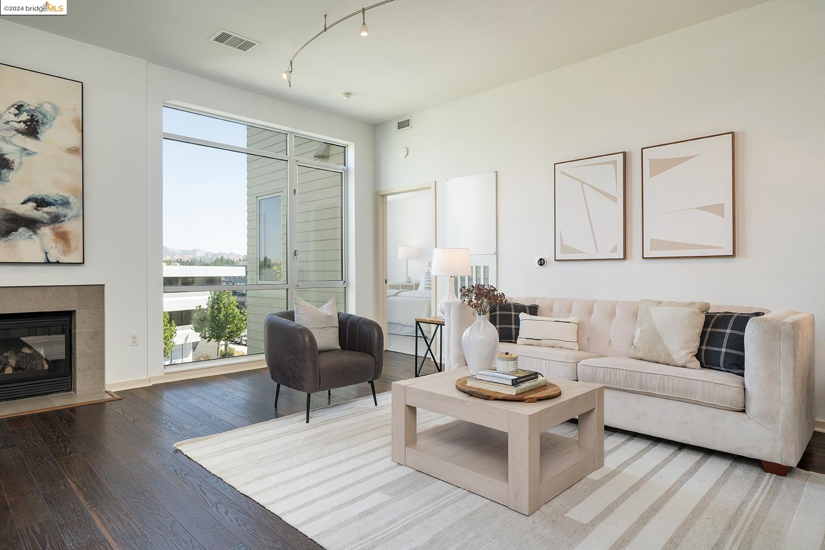 1655 N California Blvd # 305