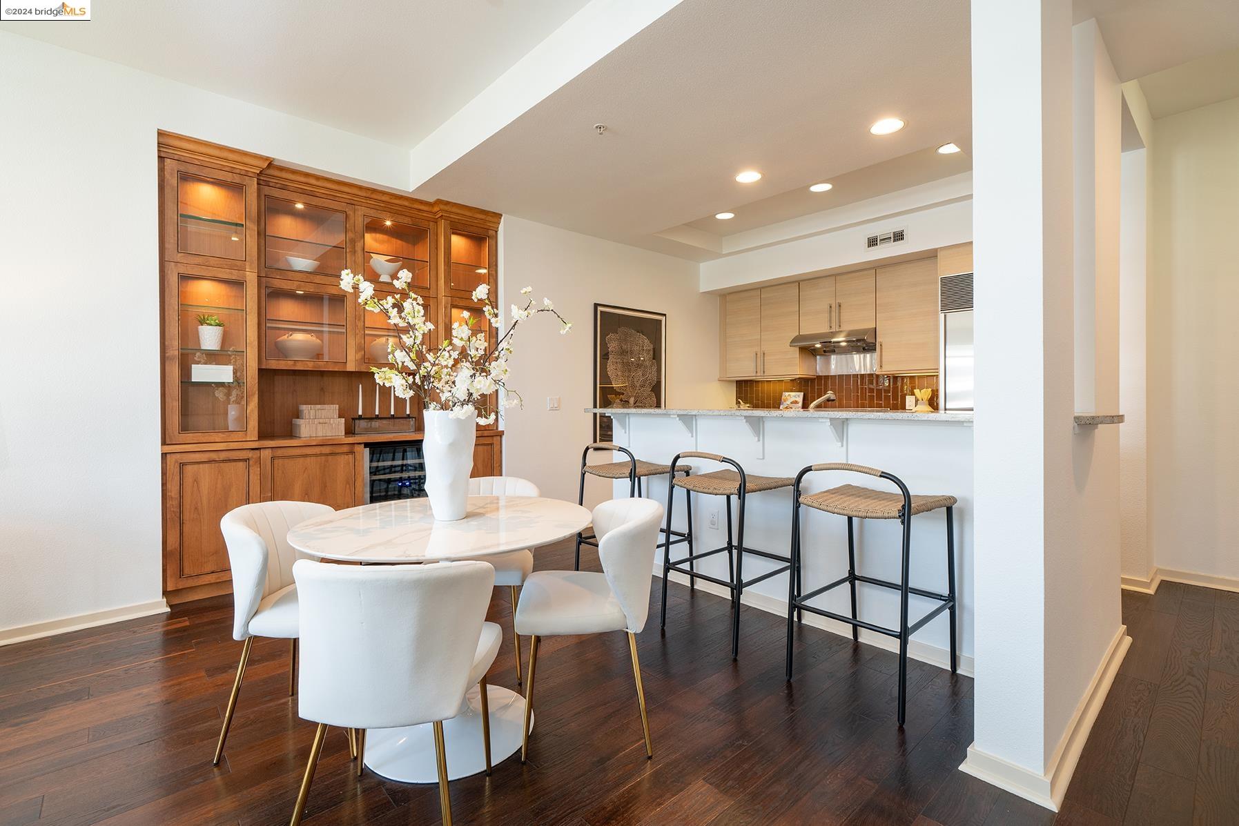 1655 N California Blvd # 305