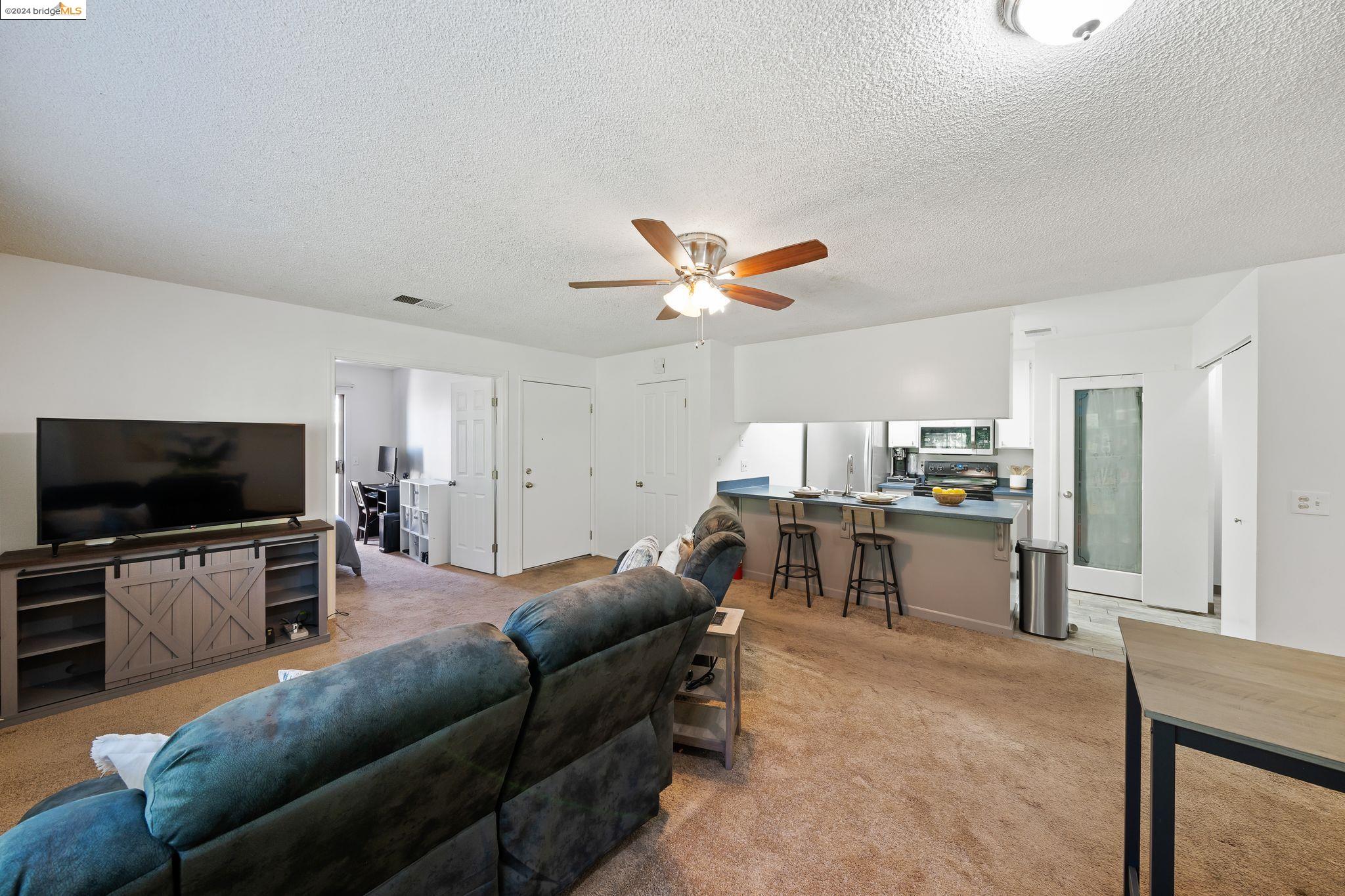 1912 San Jose Dr