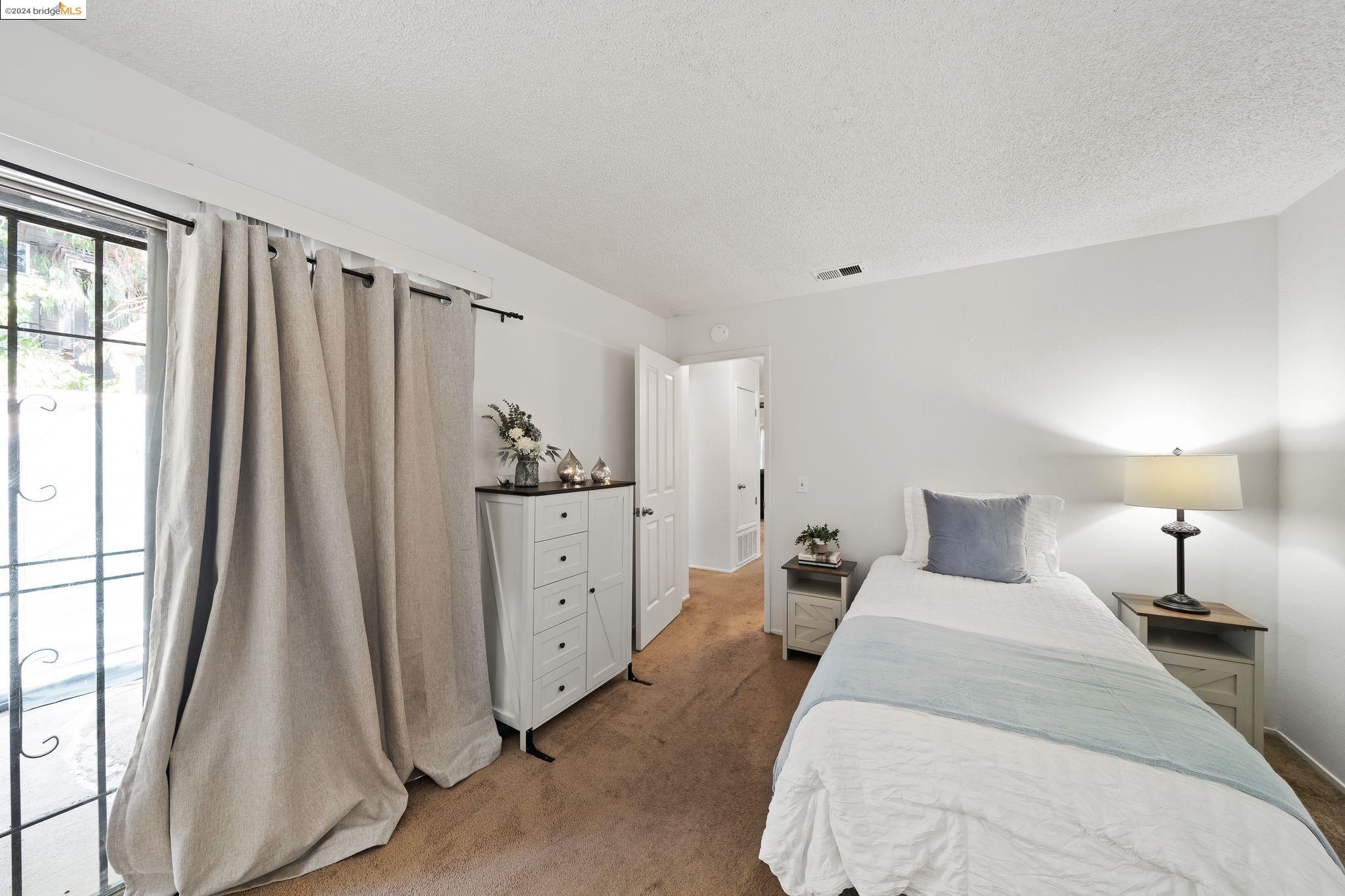 1912 San Jose Dr