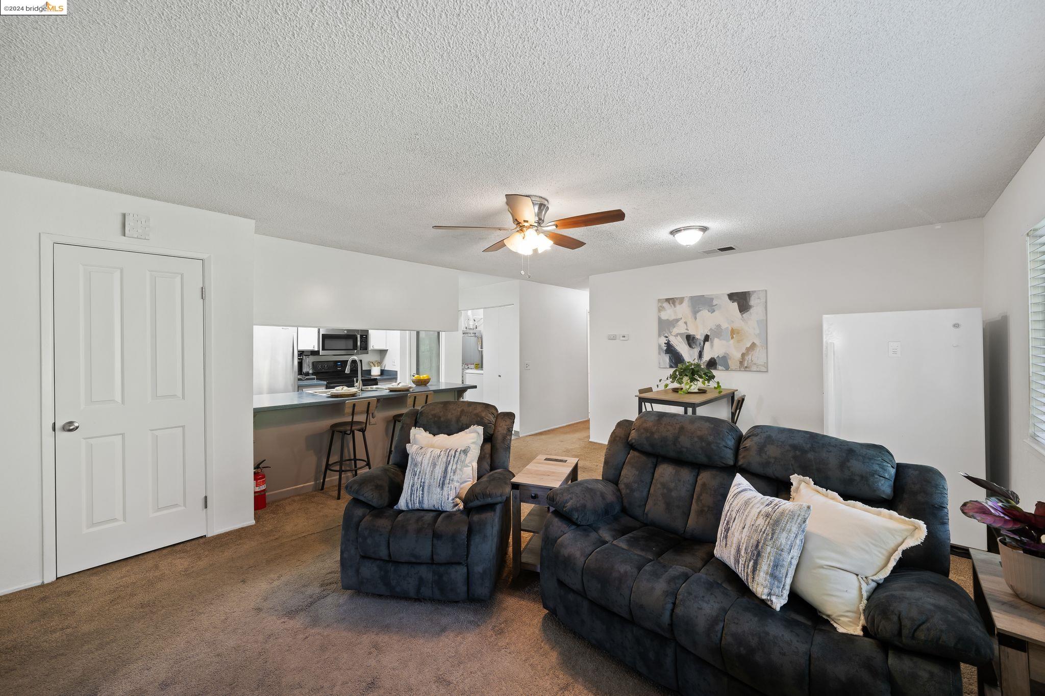 1912 San Jose Dr