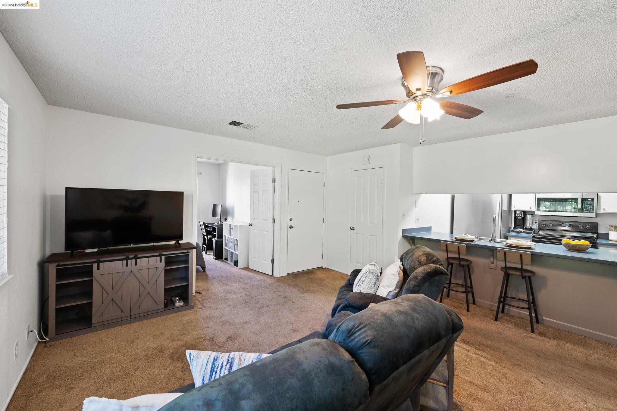 1912 San Jose Dr