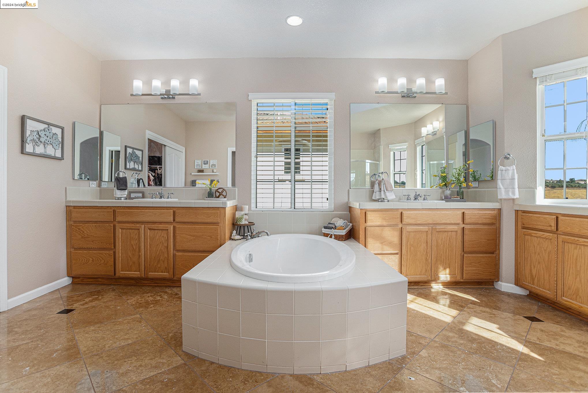 2214 Spyglass Dr
